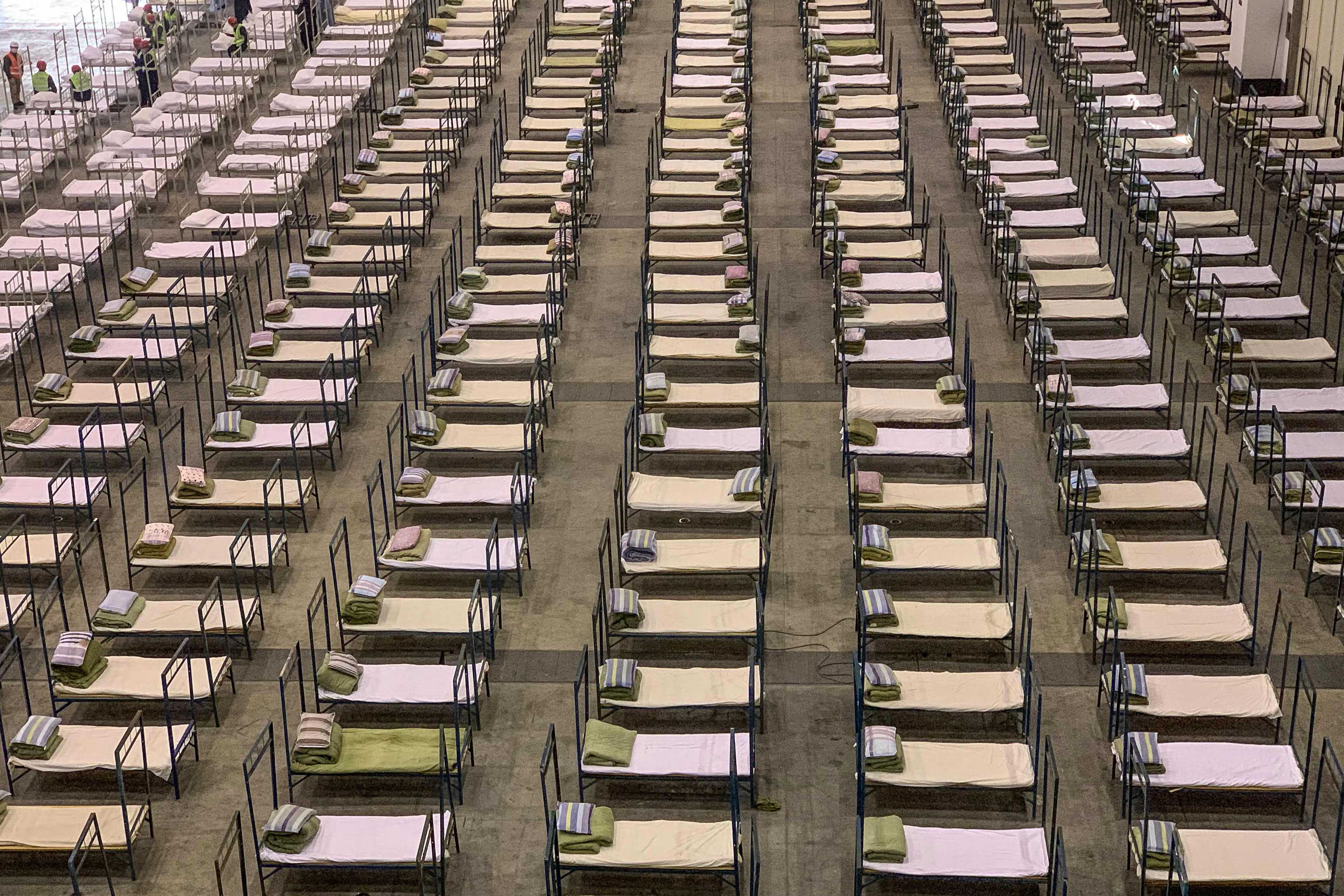 Pekerja Medis Tiongkok Berjibaku Tangani Wabah Korona