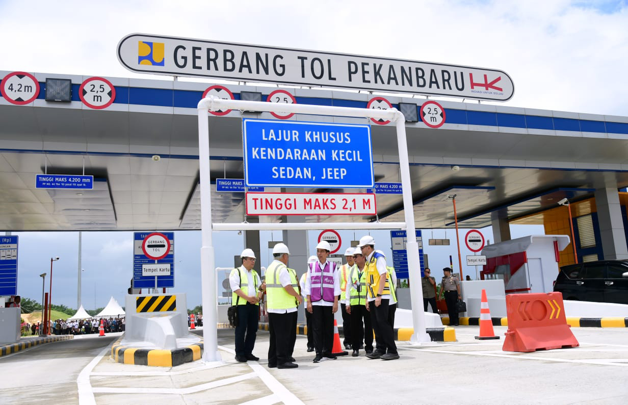Presiden Jokowi Tinjau Tol Pekanbaru-Dumai