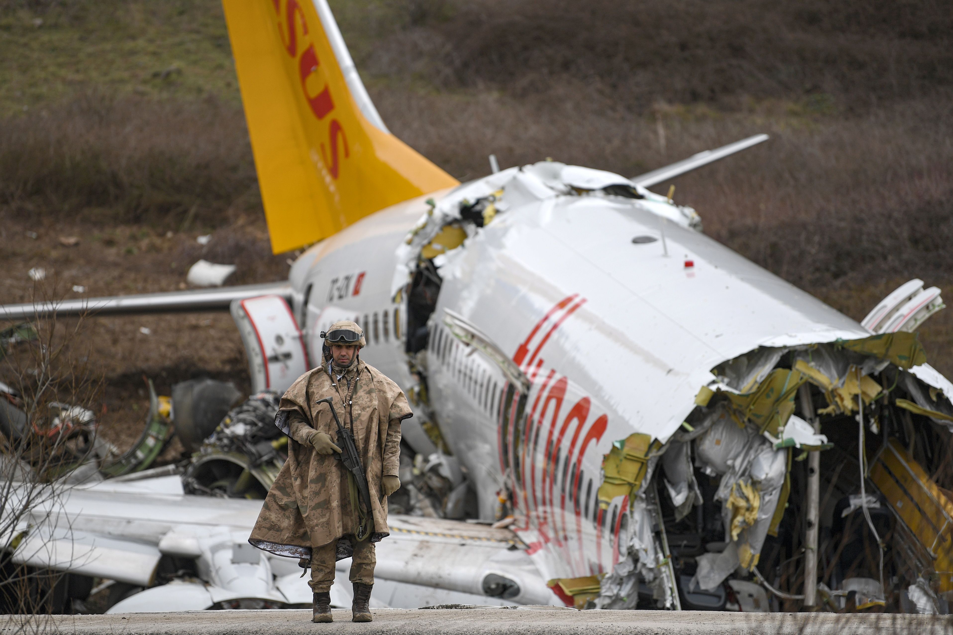 Boeing 737-800 Pegasus Airlines Tergelincir, 3 Orang Tewas