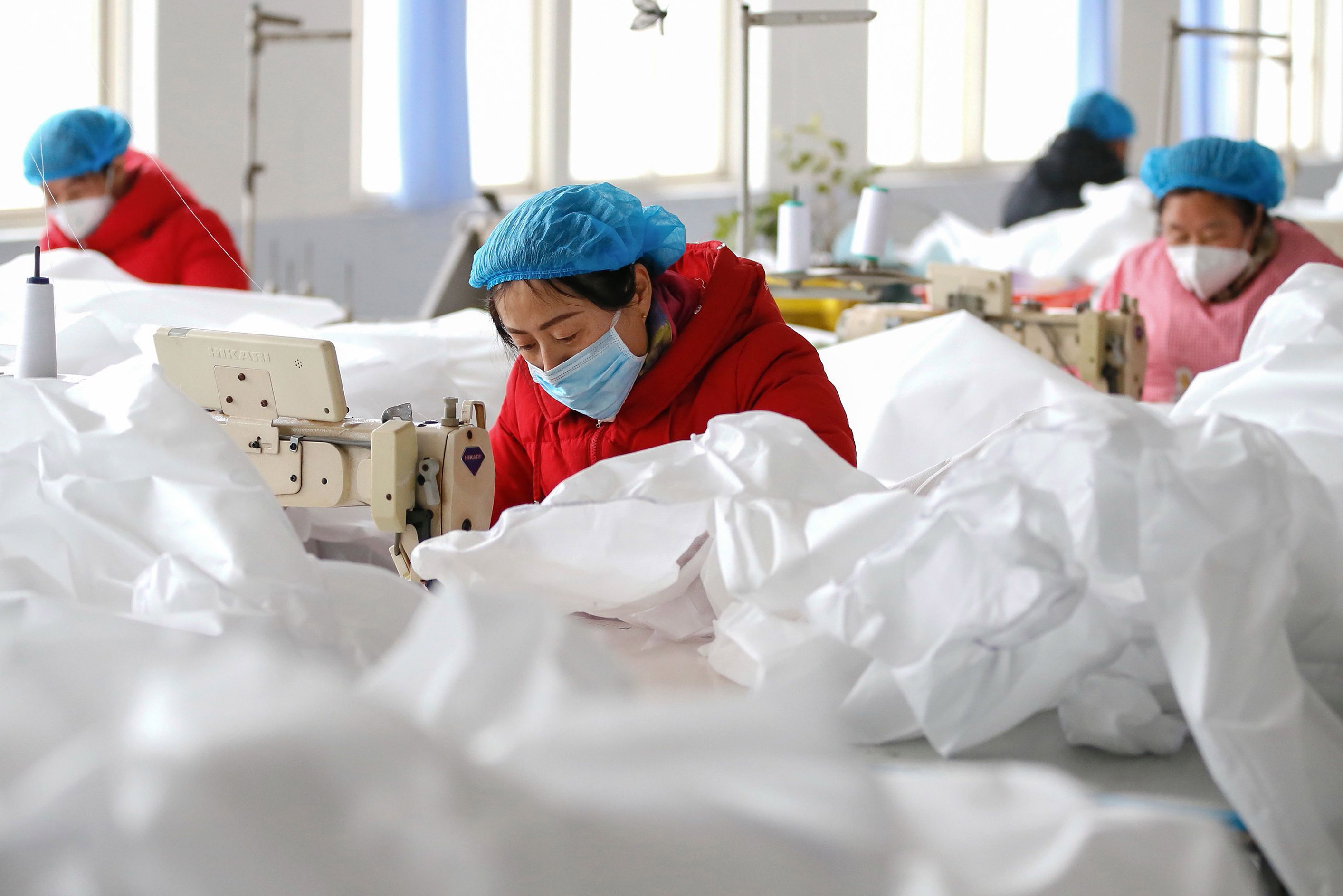 Produksi Masker dan Baju Pelindung Virus Korona