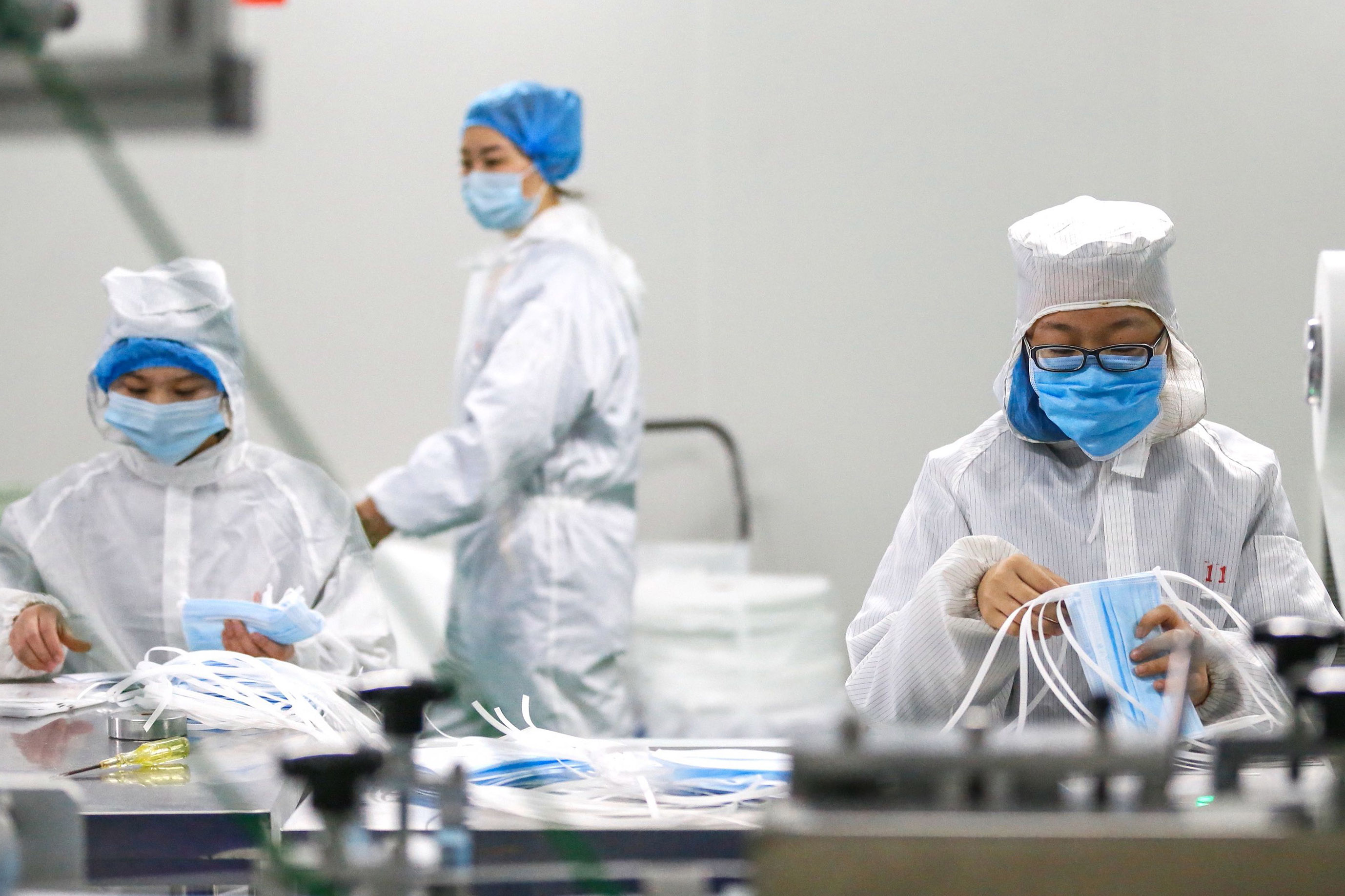 Produksi Masker dan Baju Pelindung Virus Korona