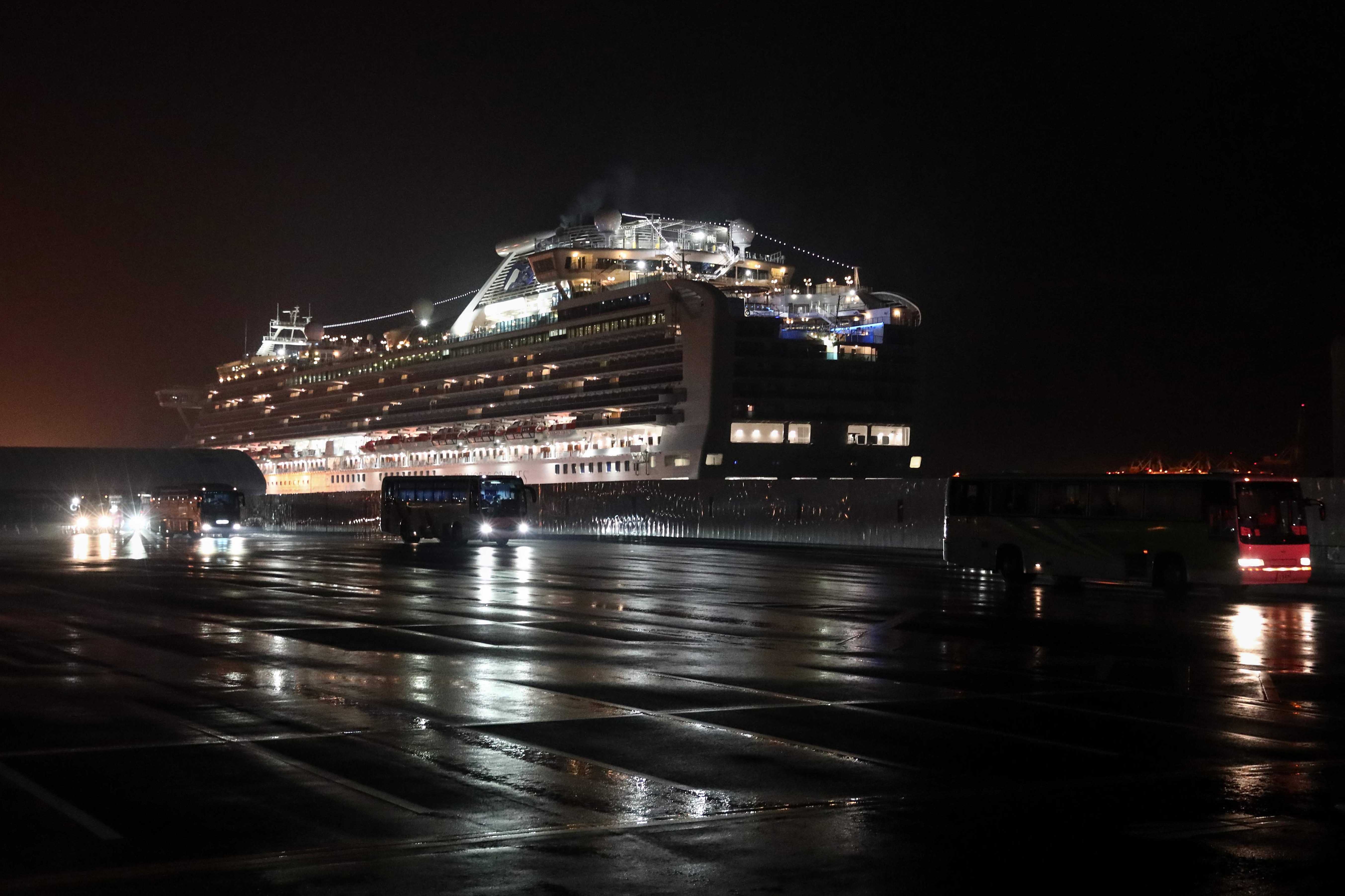 40 Warga AS Batal di Evakuasi Karena Virus Korona 