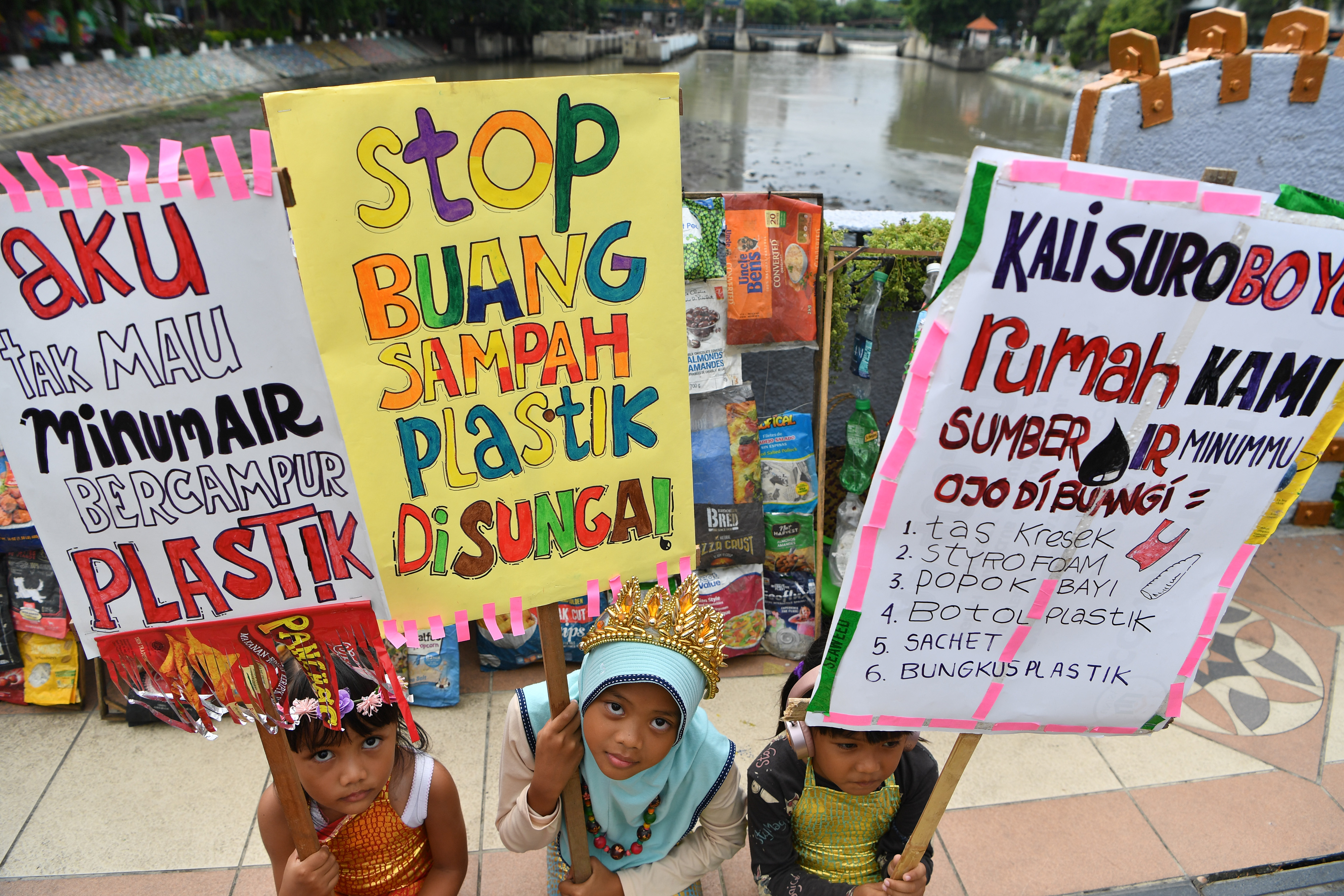 Stop Buang Sampah Plastik di Sungai