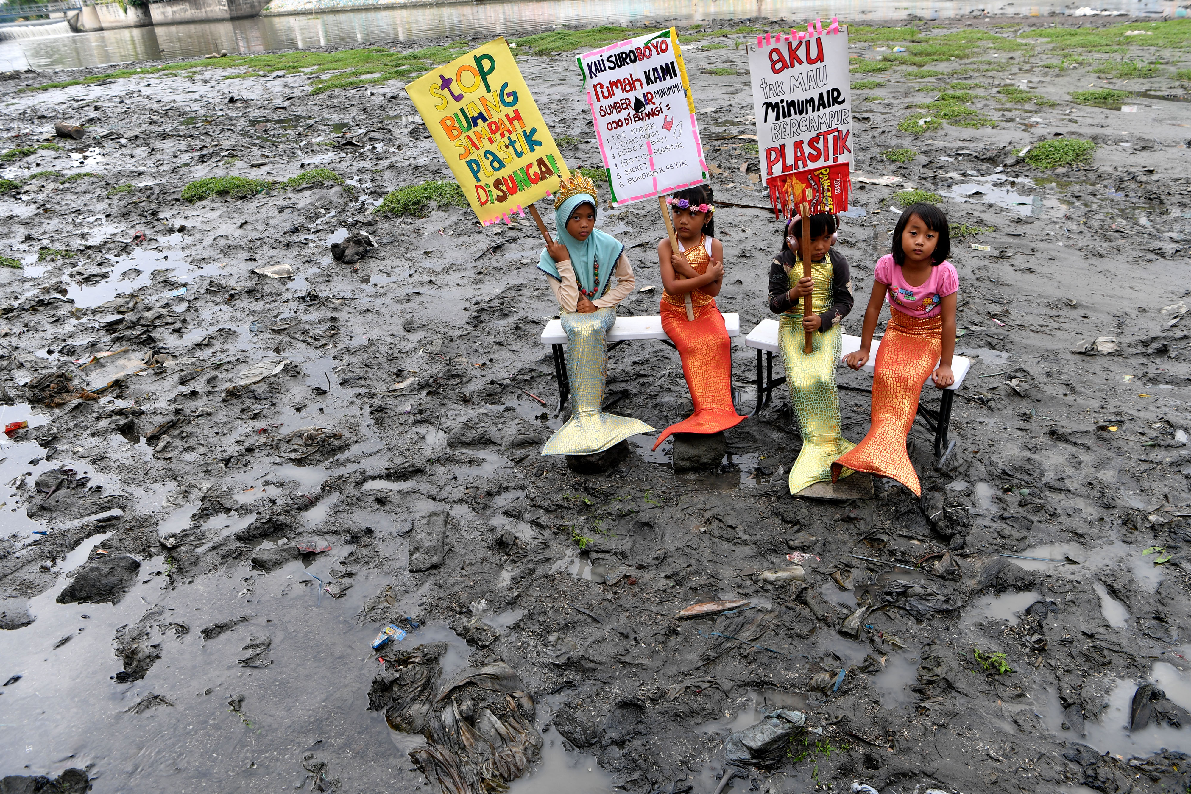 Stop Buang Sampah Plastik di Sungai