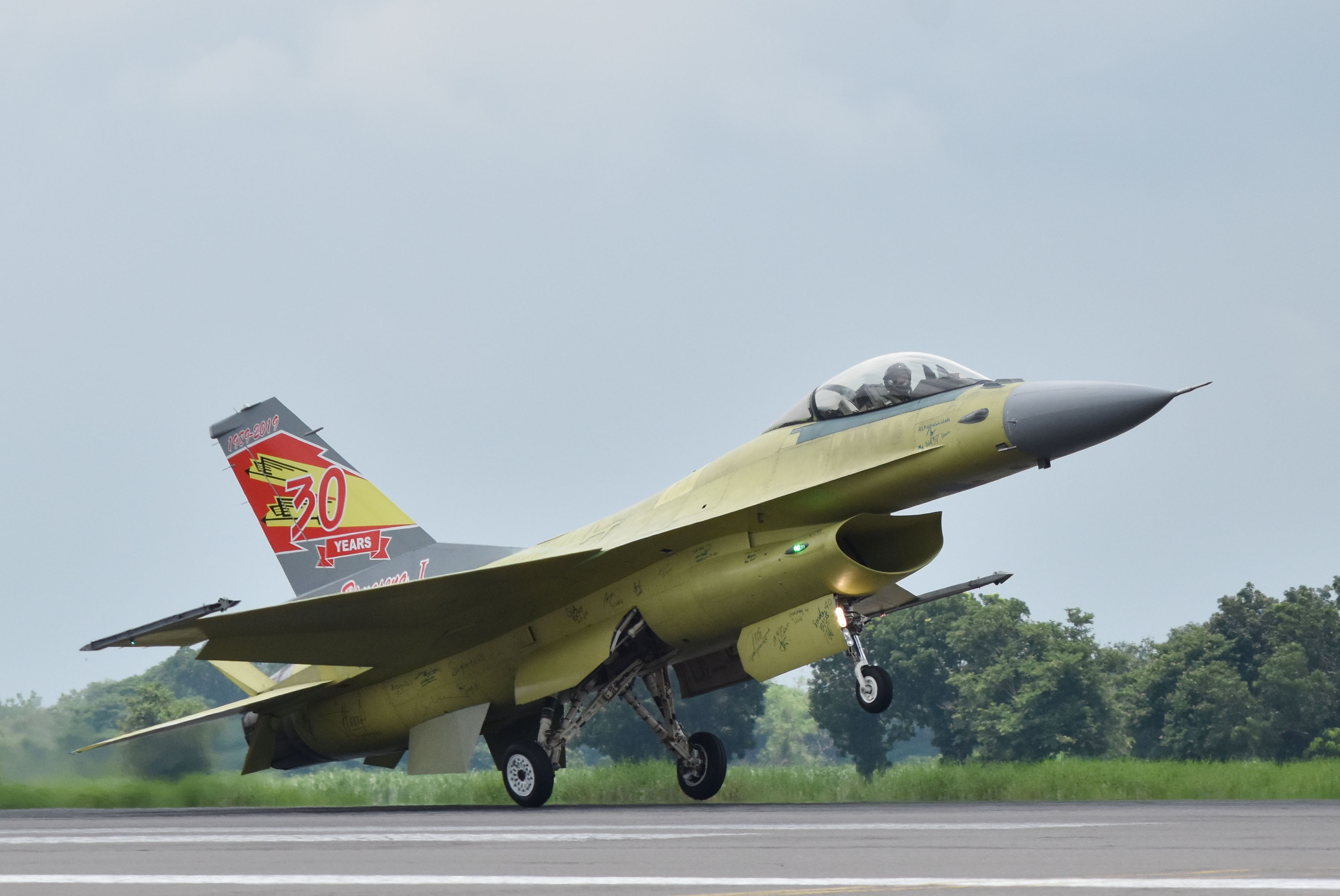 Test Flight Pesawat F-16