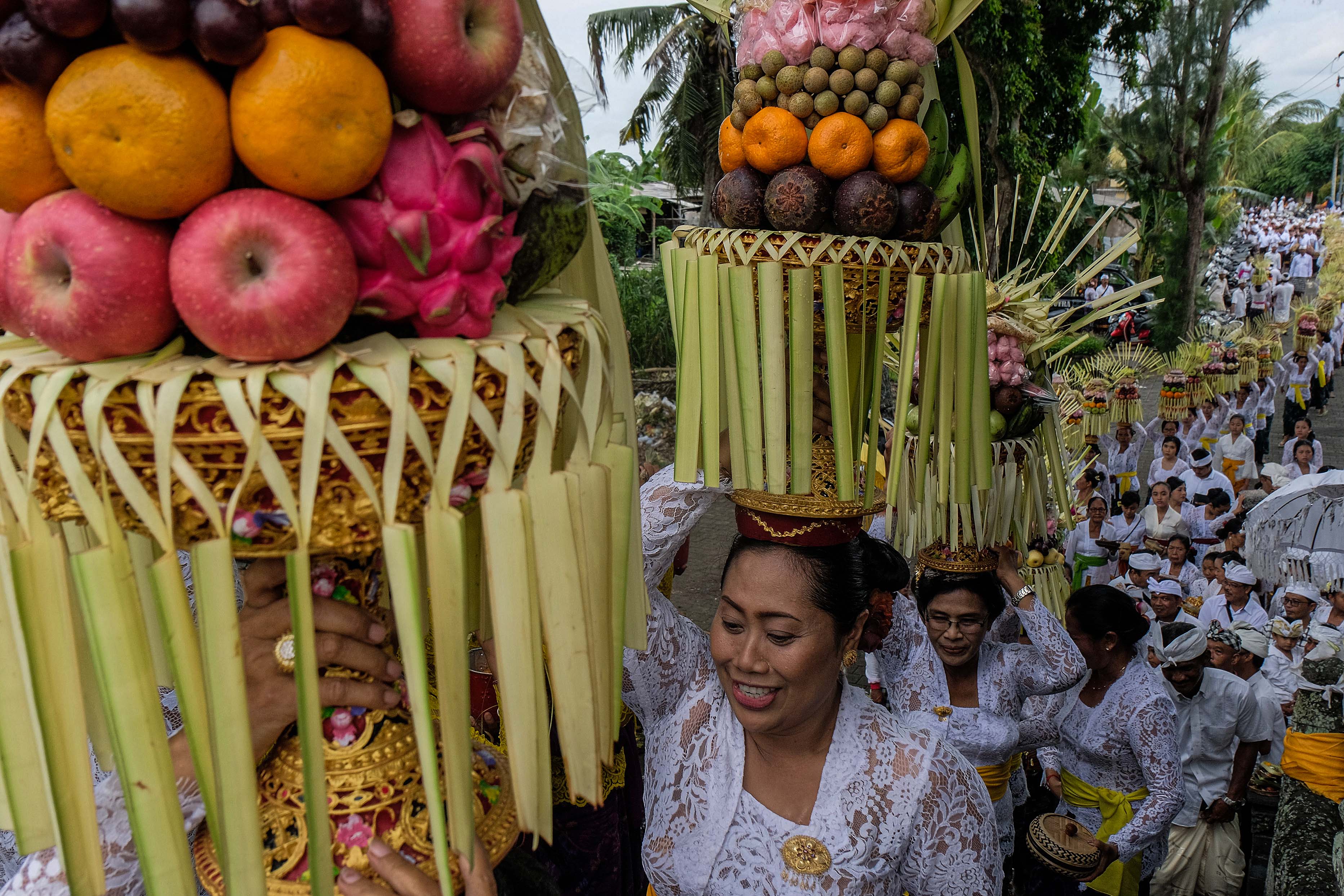 Tradisi Mapeed Hari Raya Galungan