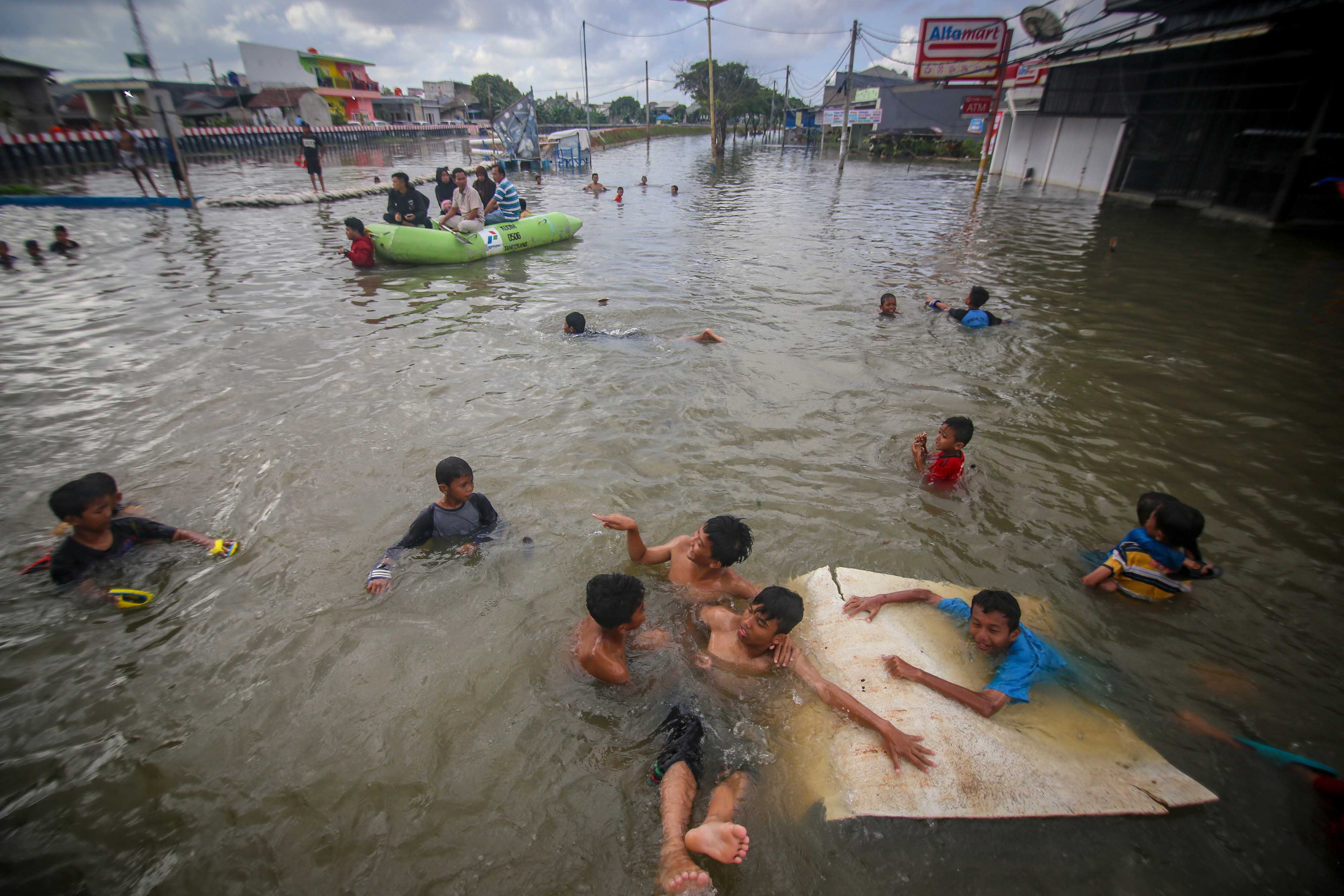 Banjir di Tolal Persada Belum Surut