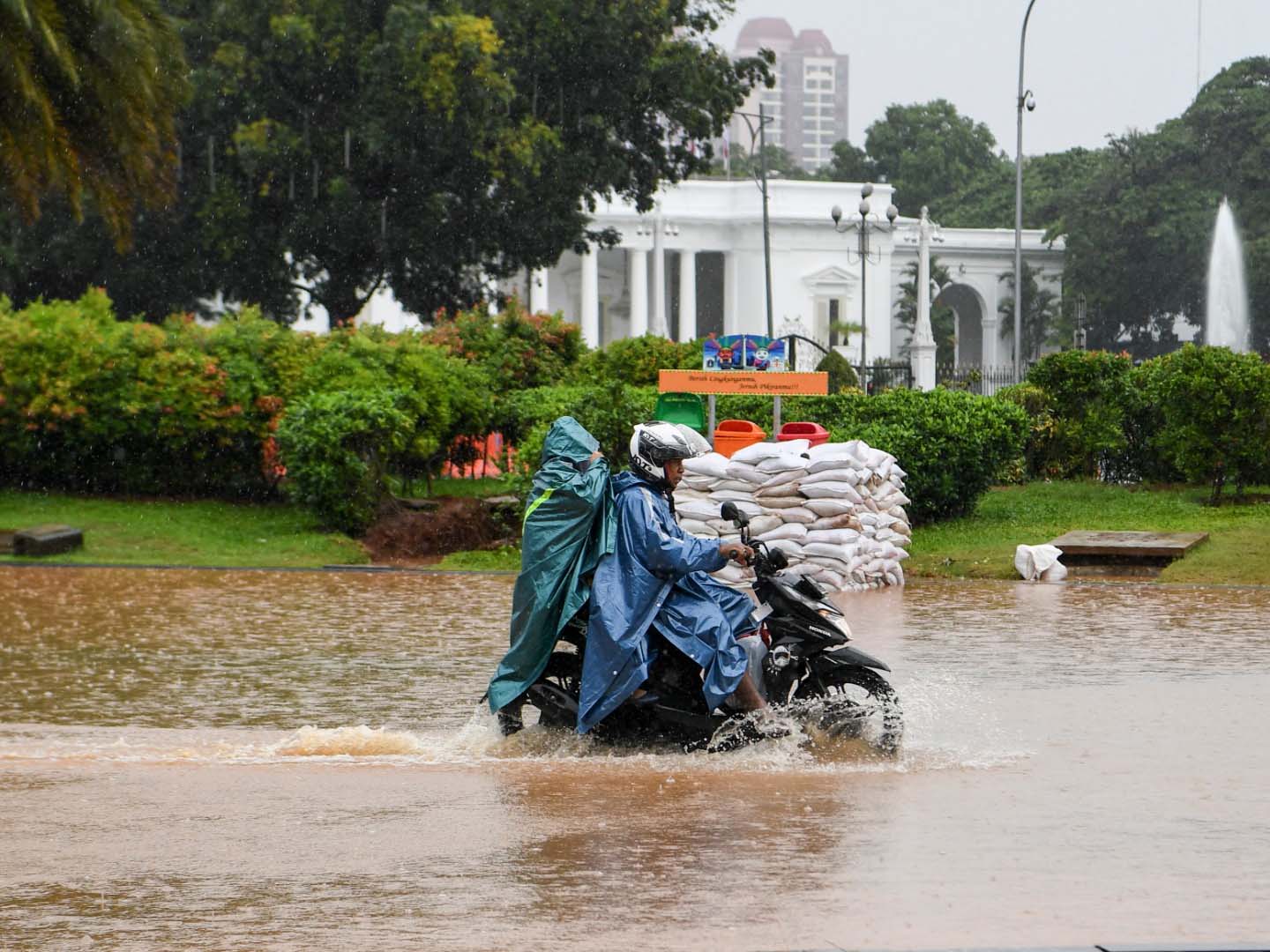 Banjir Di Medan Merdeka Barat