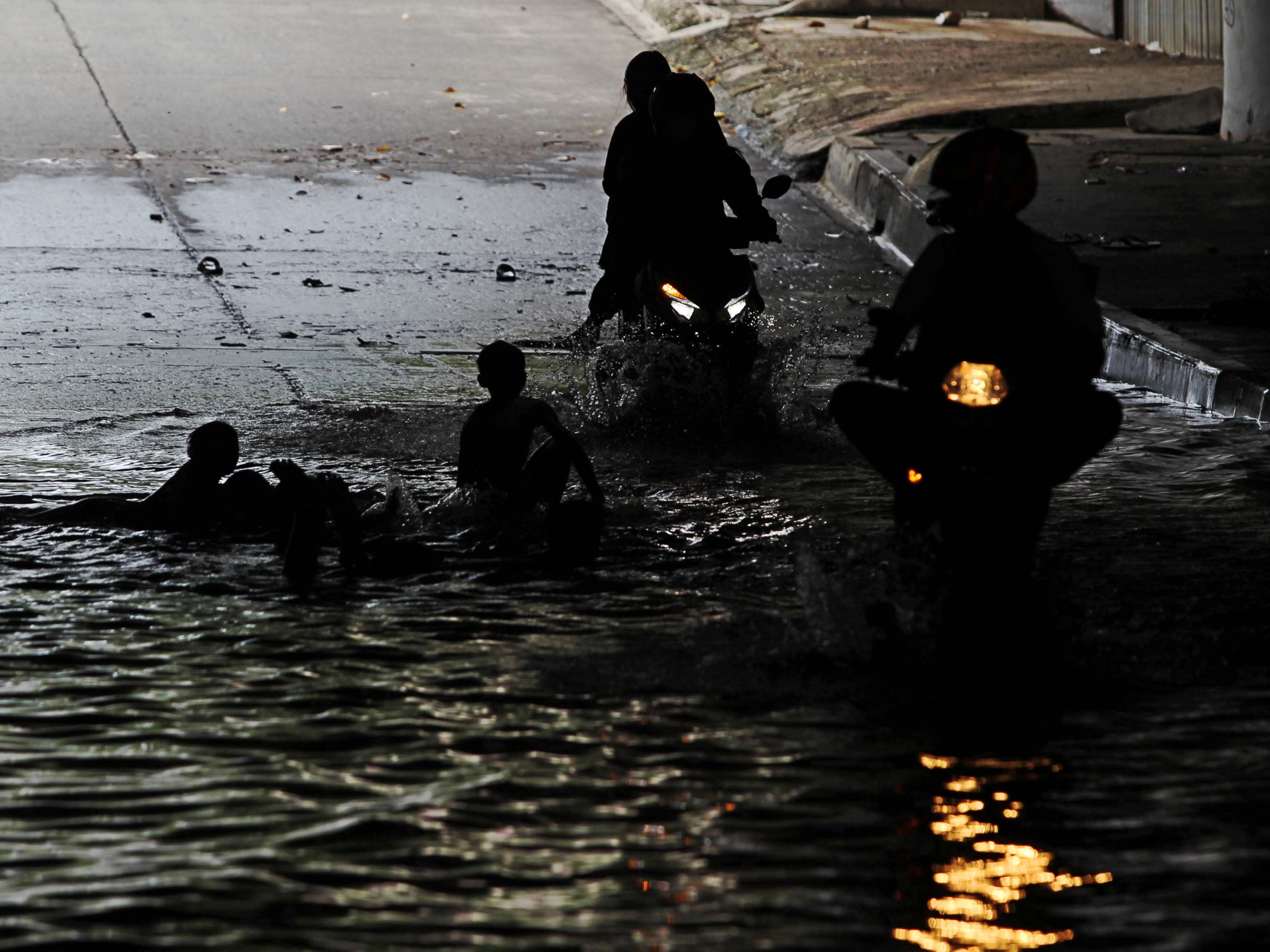 Banjir Kembali Menggenangi Underpass Kemayoran