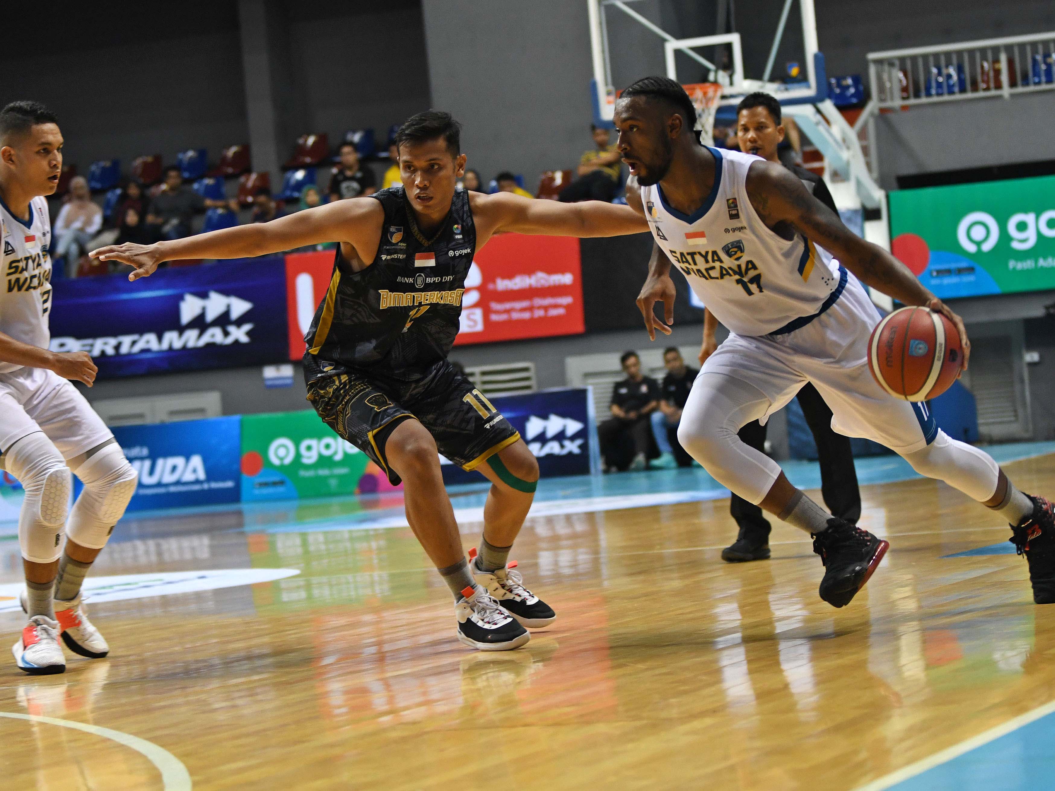 Satya Wacana kalahkan Bima Perkasa