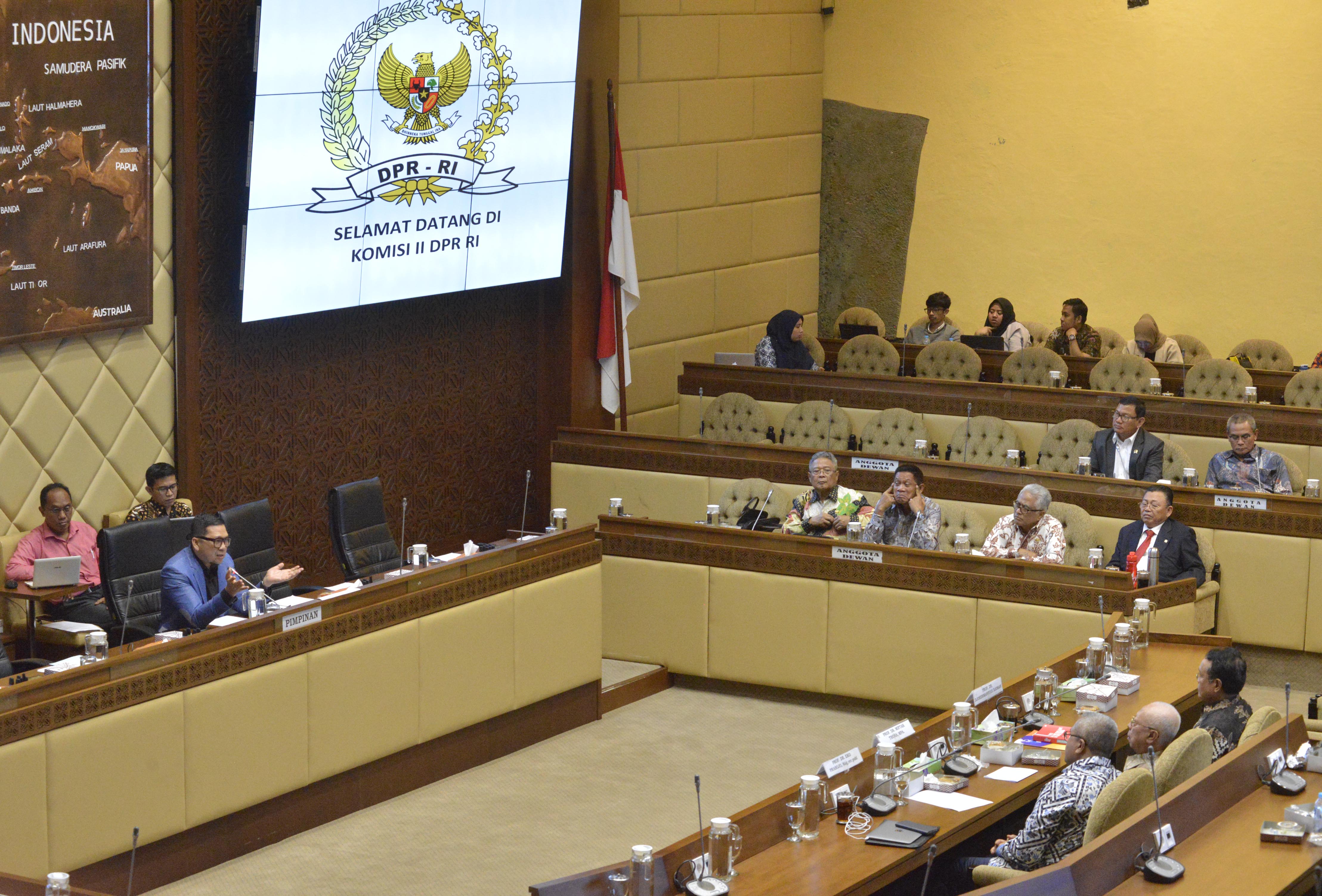 RDP Komisi II DPR dengan Profesor