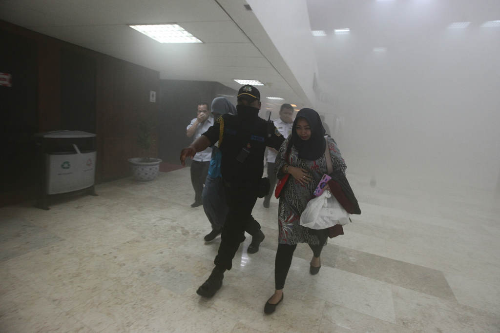 Asap Tebal di Gedung Nusantara III DPR