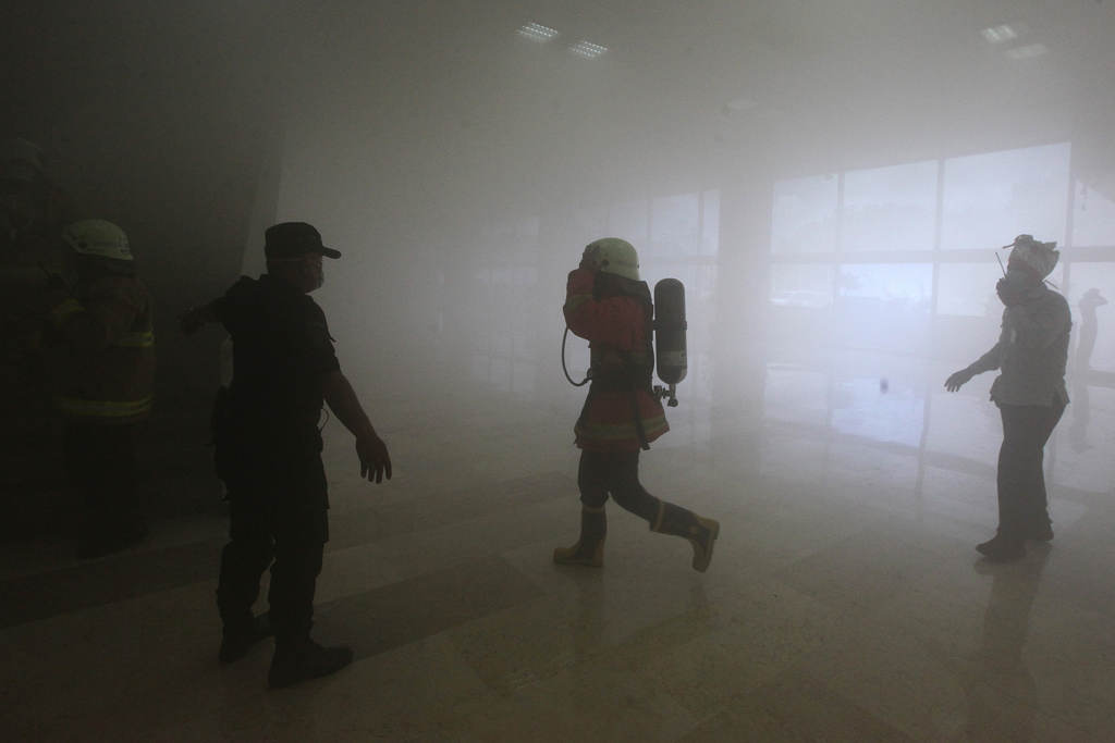 Asap Tebal di Gedung Nusantara III DPR