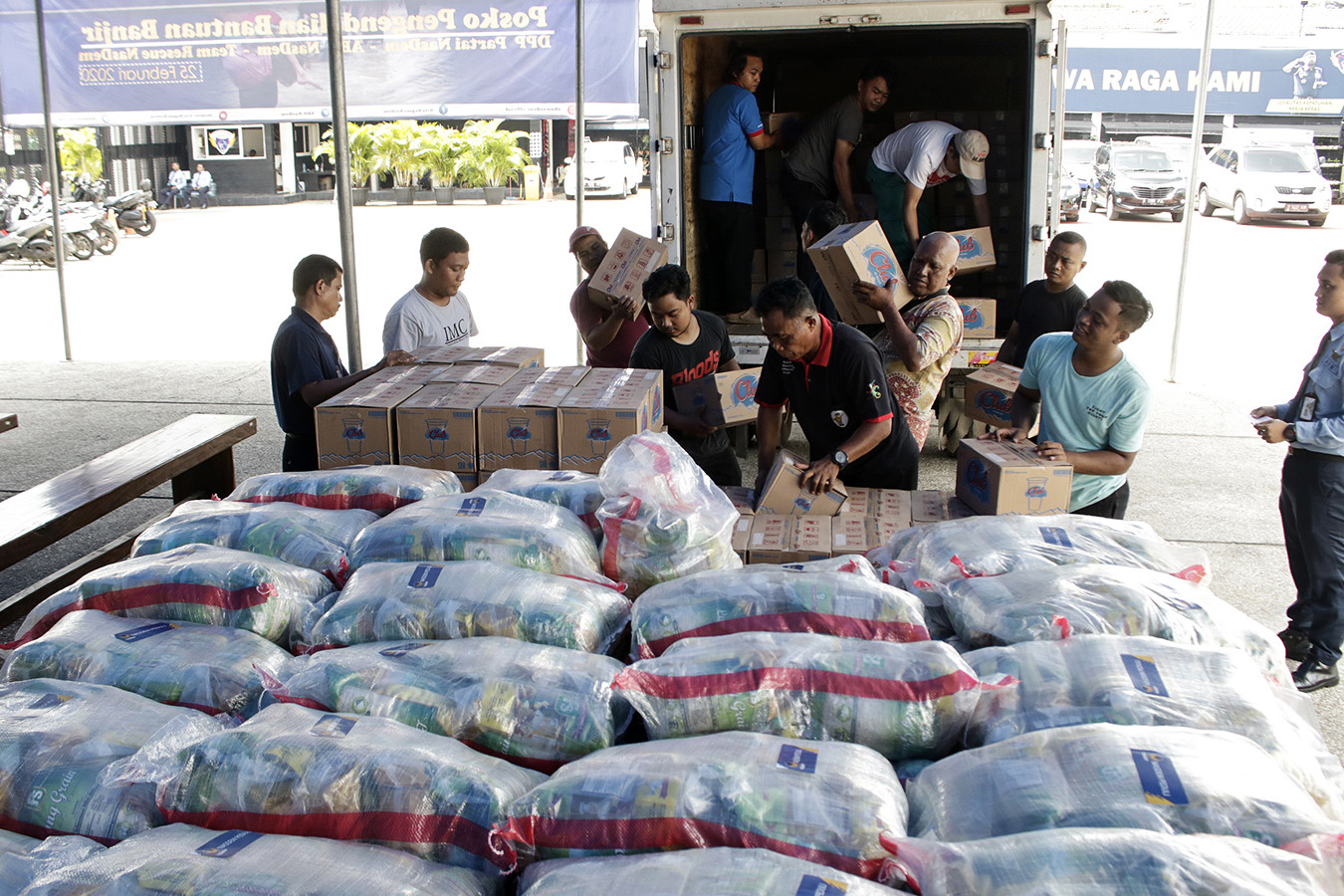 Posko Pengendalian Bantuan Banjir NasDem
