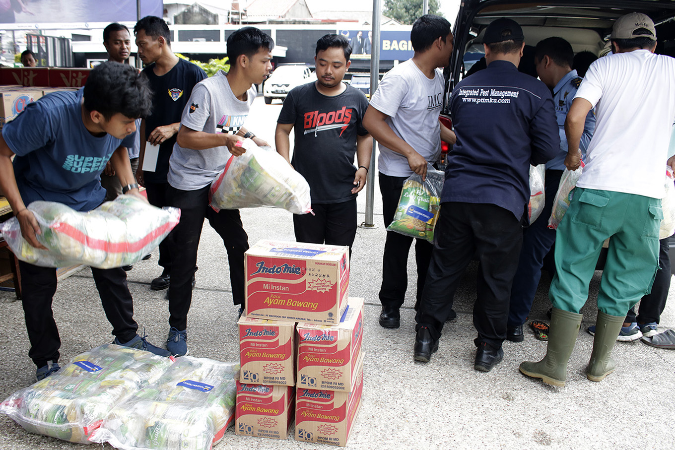 Posko Pengendalian Bantuan Banjir NasDem
