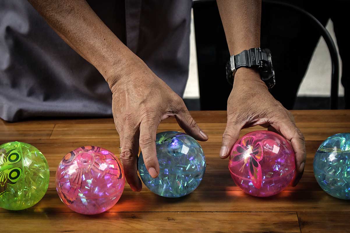 Penyelundupan Sabu Cair Dalam Bola Mainan