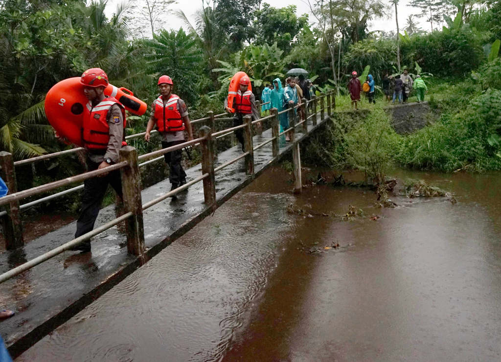Tim Gabungan Terus mencari Pelajar Hanyut