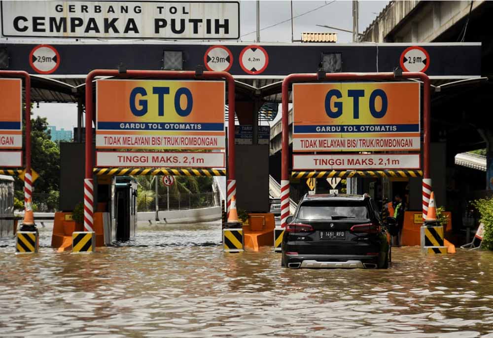  Pintu Air Ditutup, Jalan Ahmad Yani Terendam Banjir