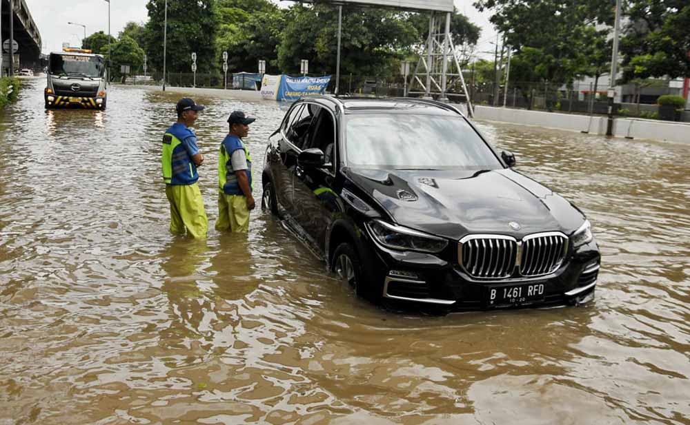  Pintu Air Ditutup, Jalan Ahmad Yani Terendam Banjir