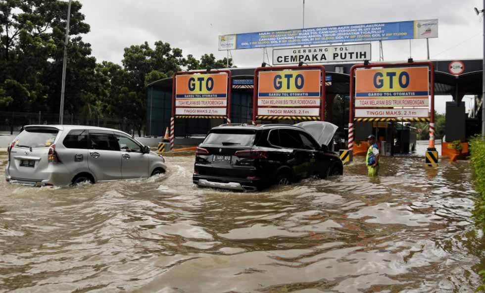  Pintu Air Ditutup, Jalan Ahmad Yani Terendam Banjir
