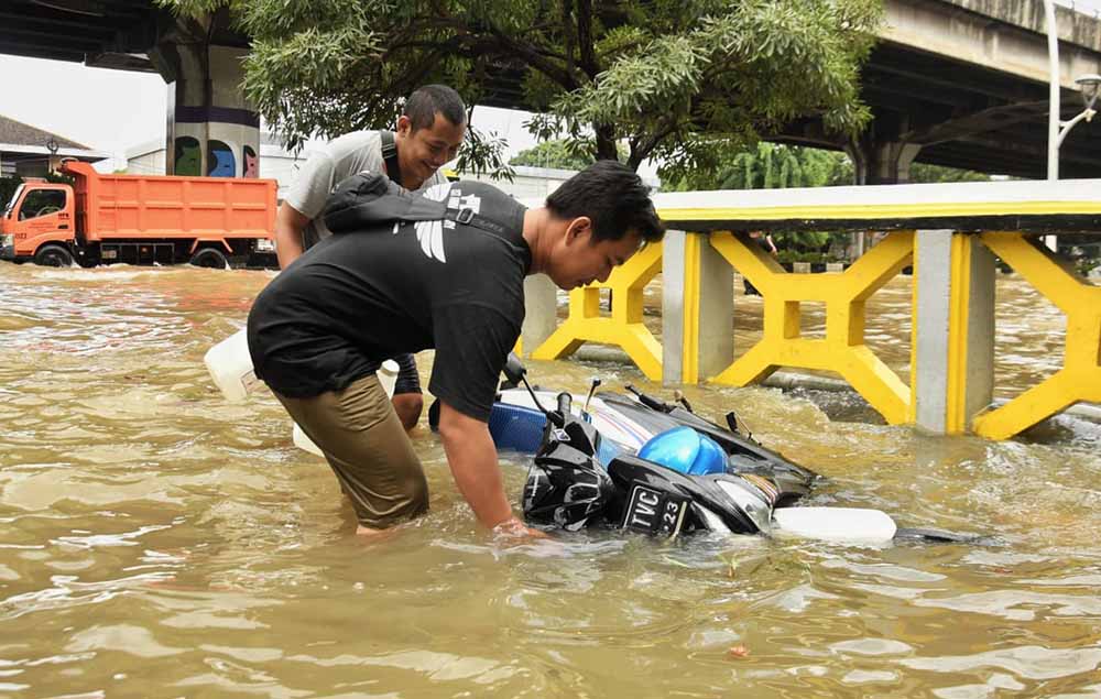  Pintu Air Ditutup, Jalan Ahmad Yani Terendam Banjir