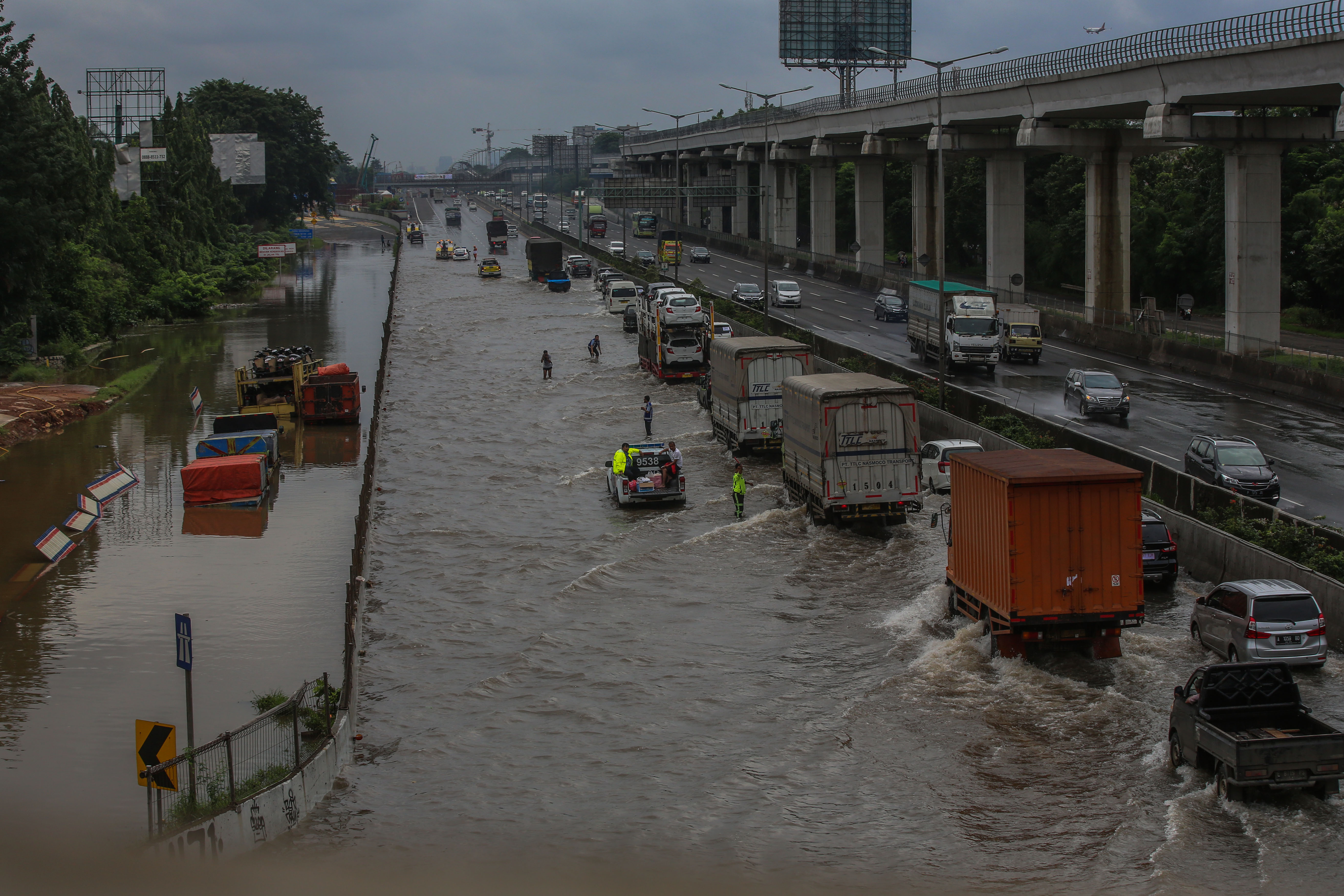 Tol Jakarta-Cikampek KM 09 Banjir
