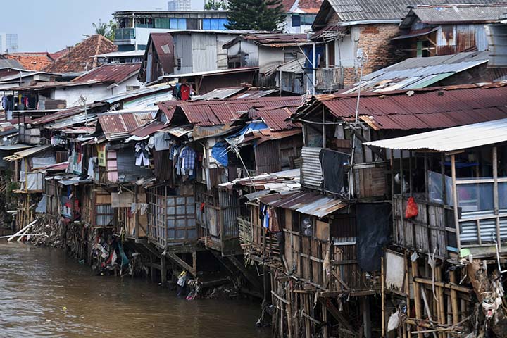 Bangunan Liar di Sungai Ciliwung Akan Ditertibkan