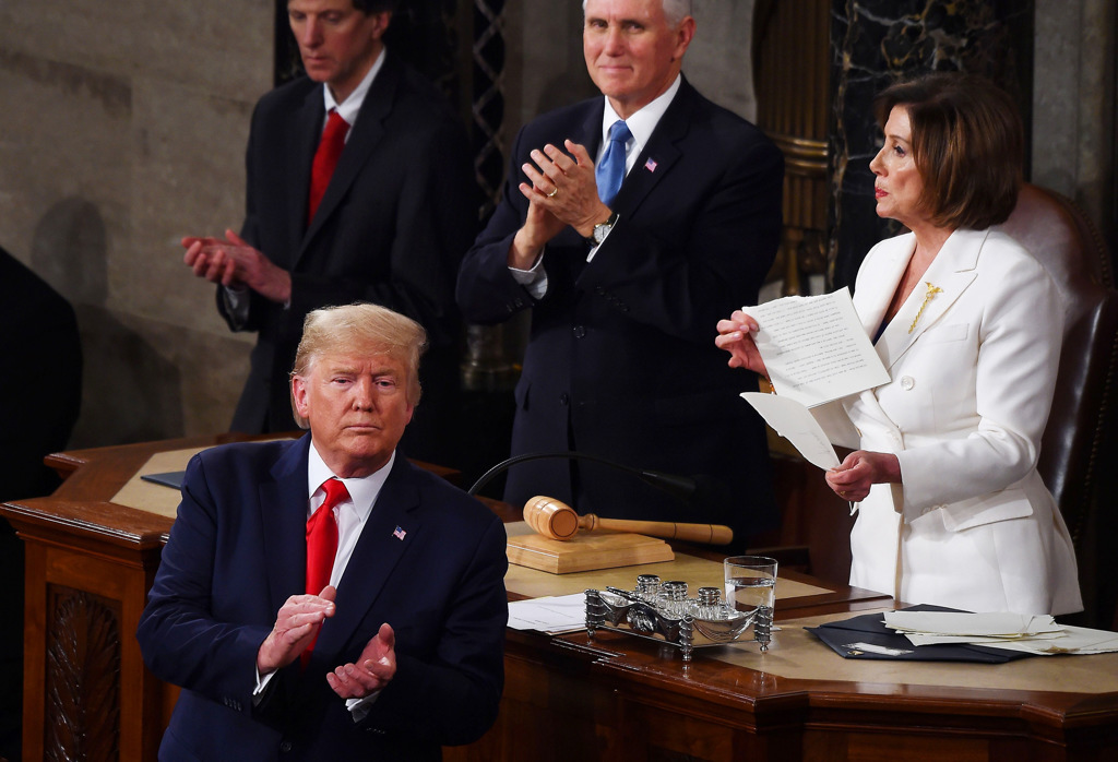 Ketua DPR Robek Naskah Pidato Trump 