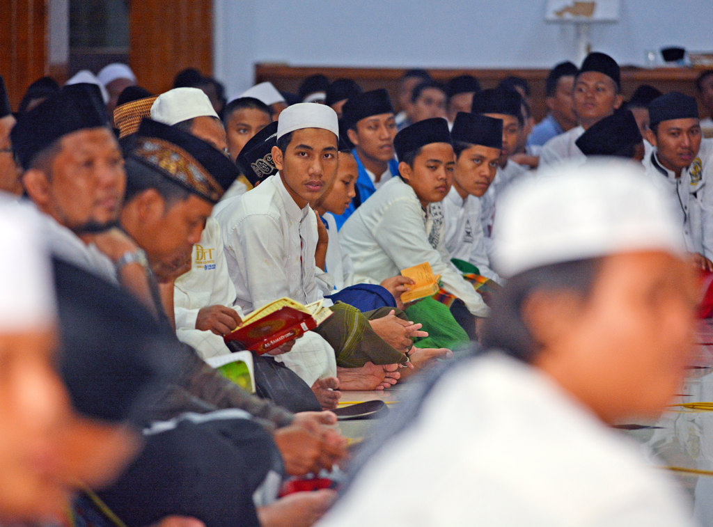 Tahlil dan Doa Untuk Gus Sholah 