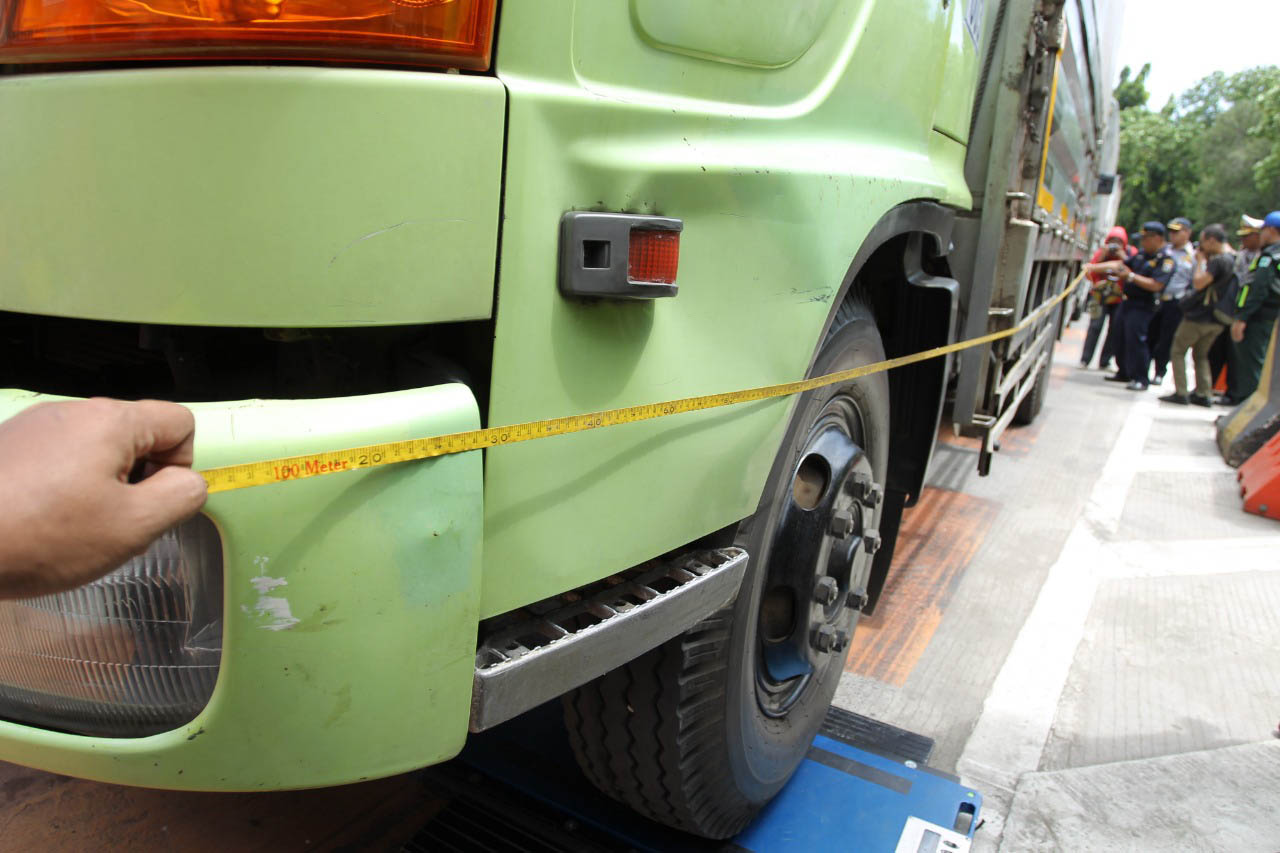 Pengukuran Berat Muatan dan Dimensi Truk Kontainer