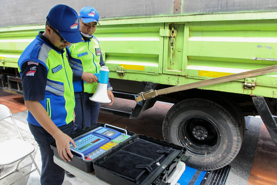 Pengukuran Berat Muatan dan Dimensi Truk Kontainer