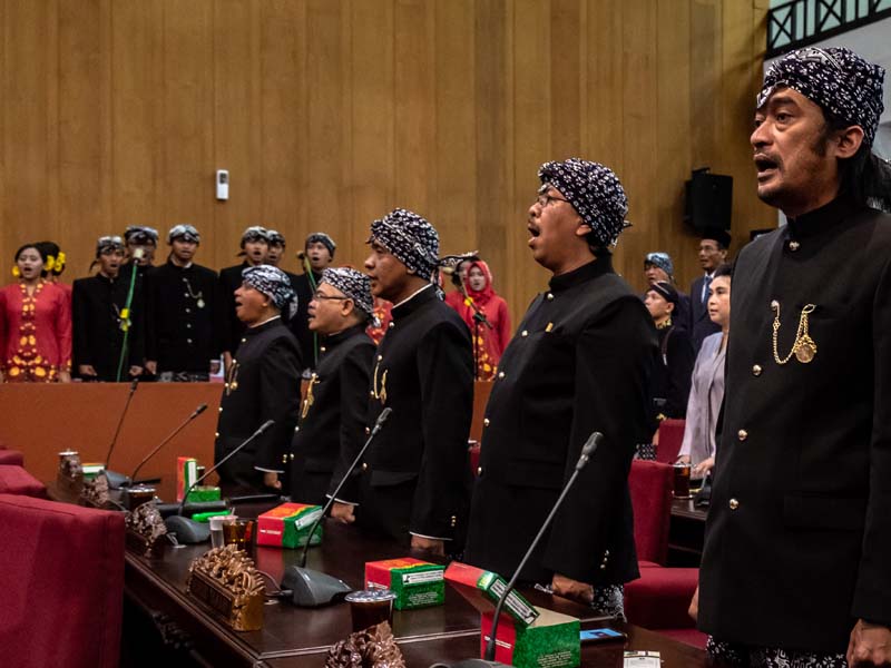 Pelestarian Busana Daerah Dalam Rapat DPRD