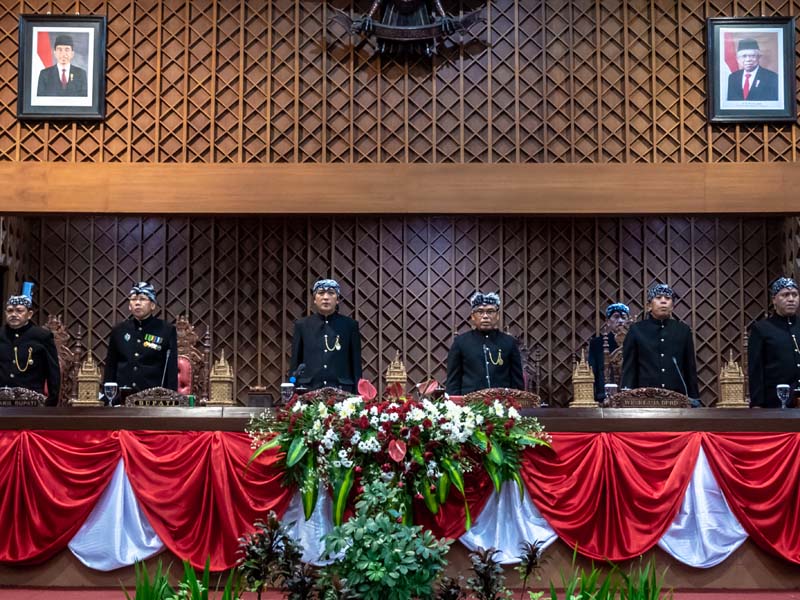 Pelestarian Busana Daerah Dalam Rapat DPRD