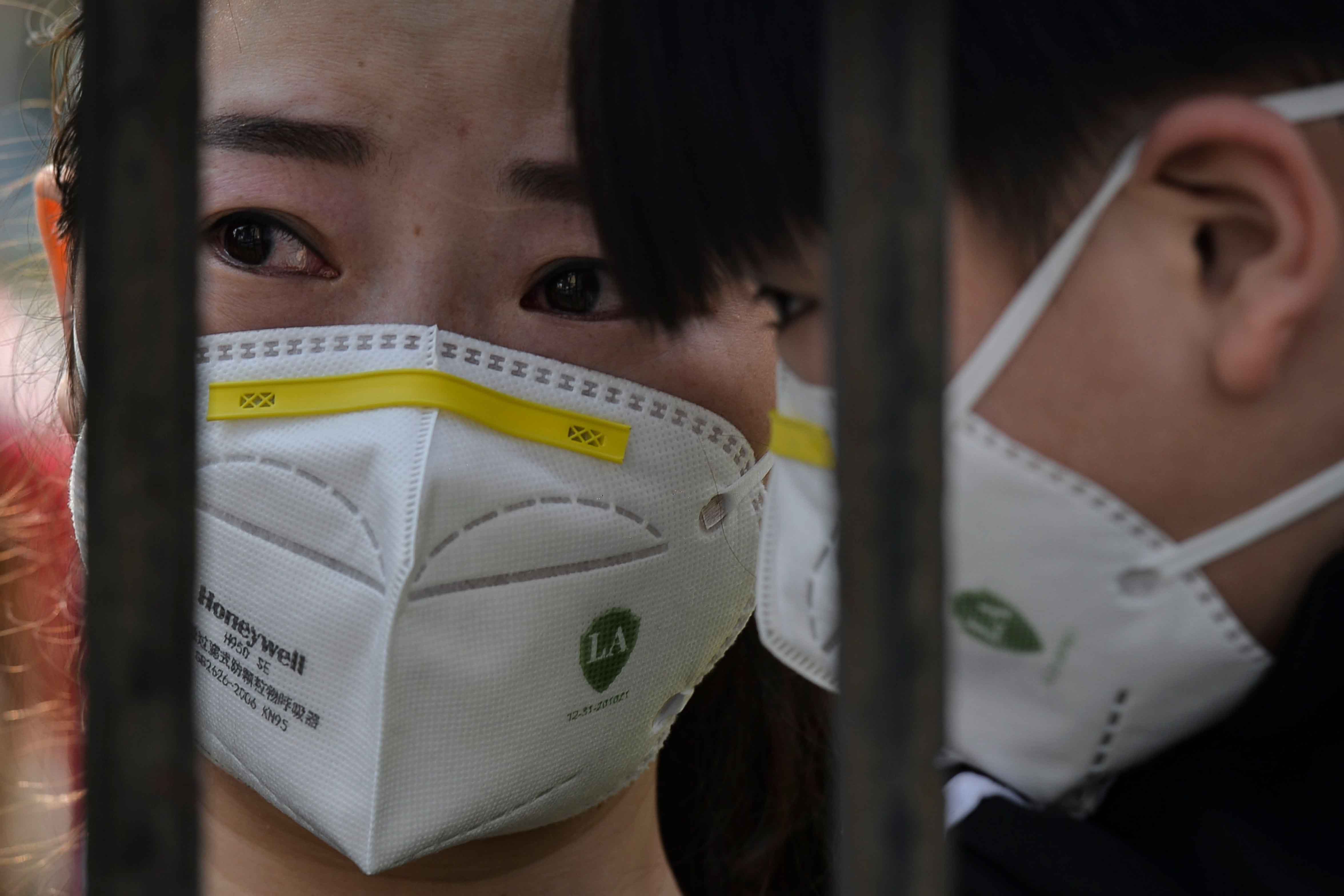 Bangga dan Tangis Haru Melepas Kepulangan Pahlawan Medis