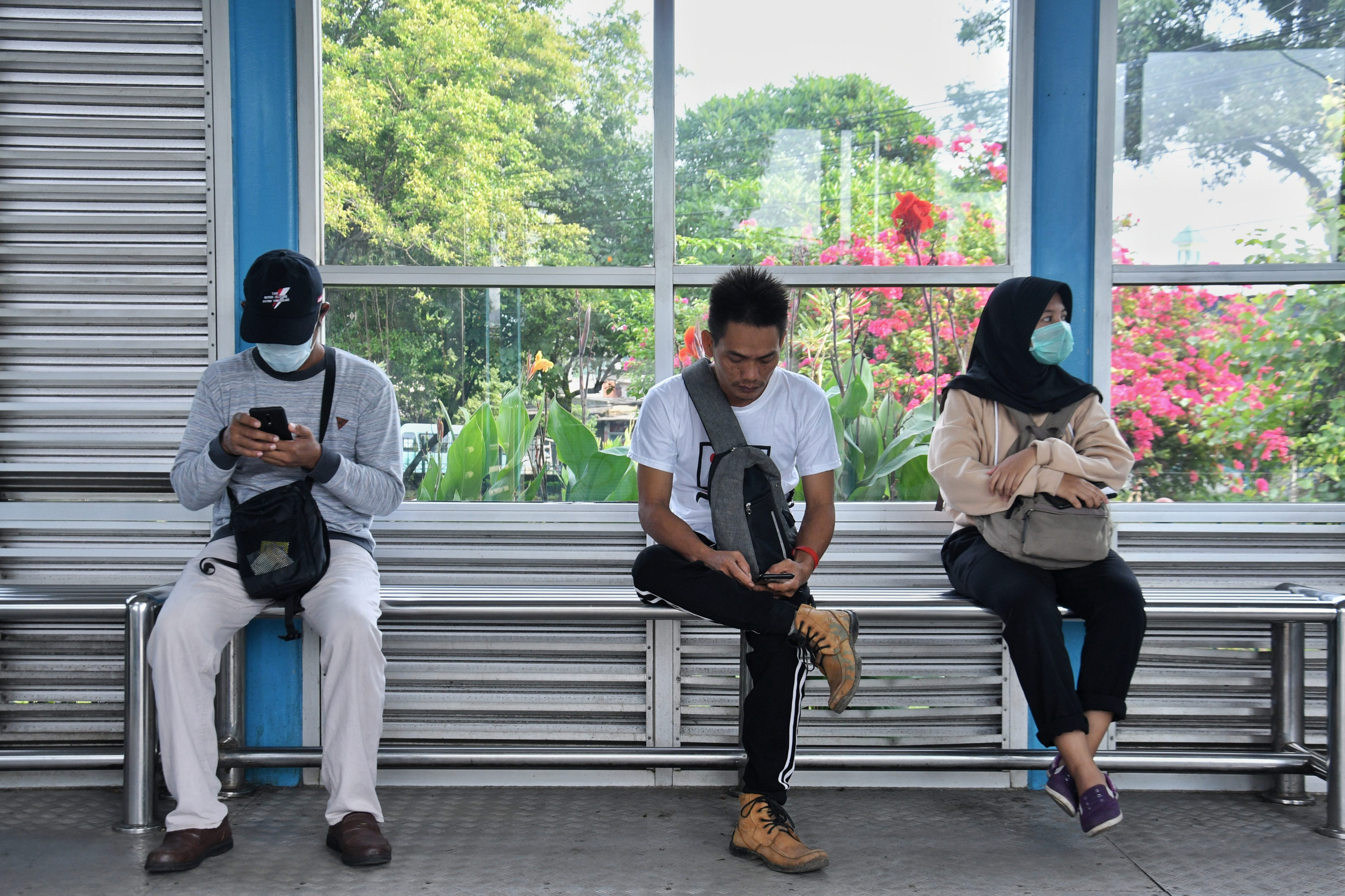 Transjakarta Terapkan Social Distancing 