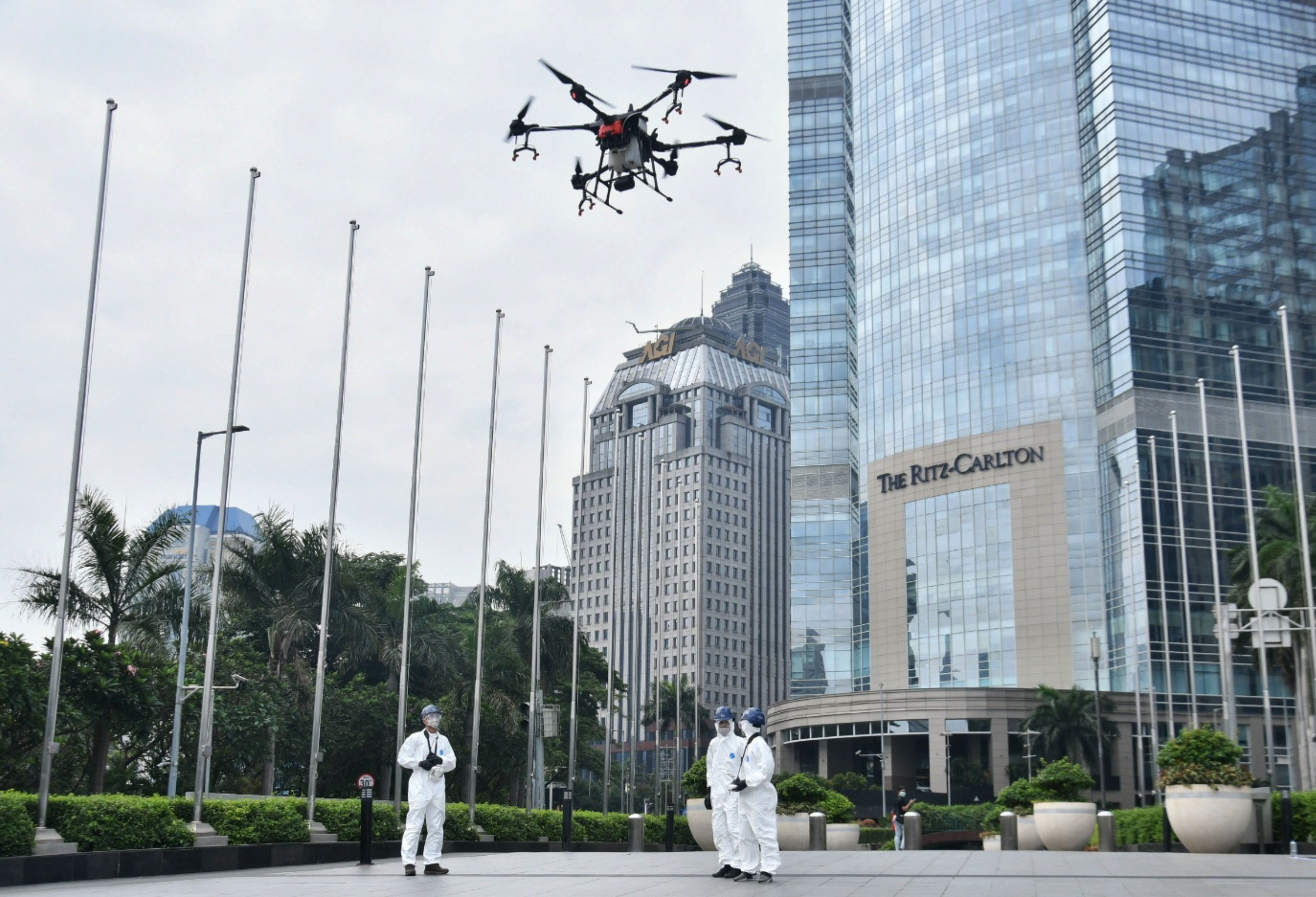 Penyemprotan Disinfektan Menggunakan Drone