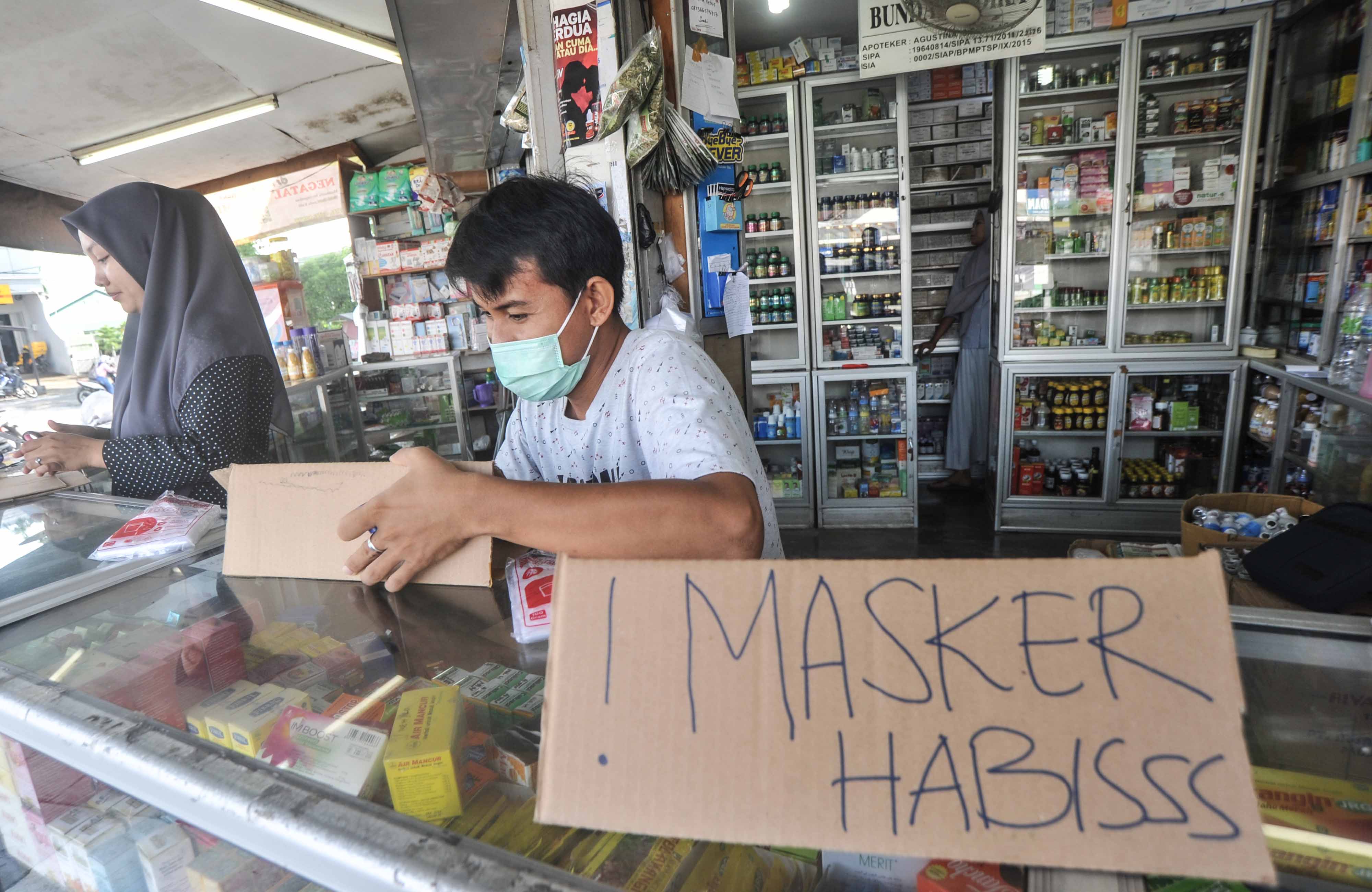 Stok Masker di Padang Habis