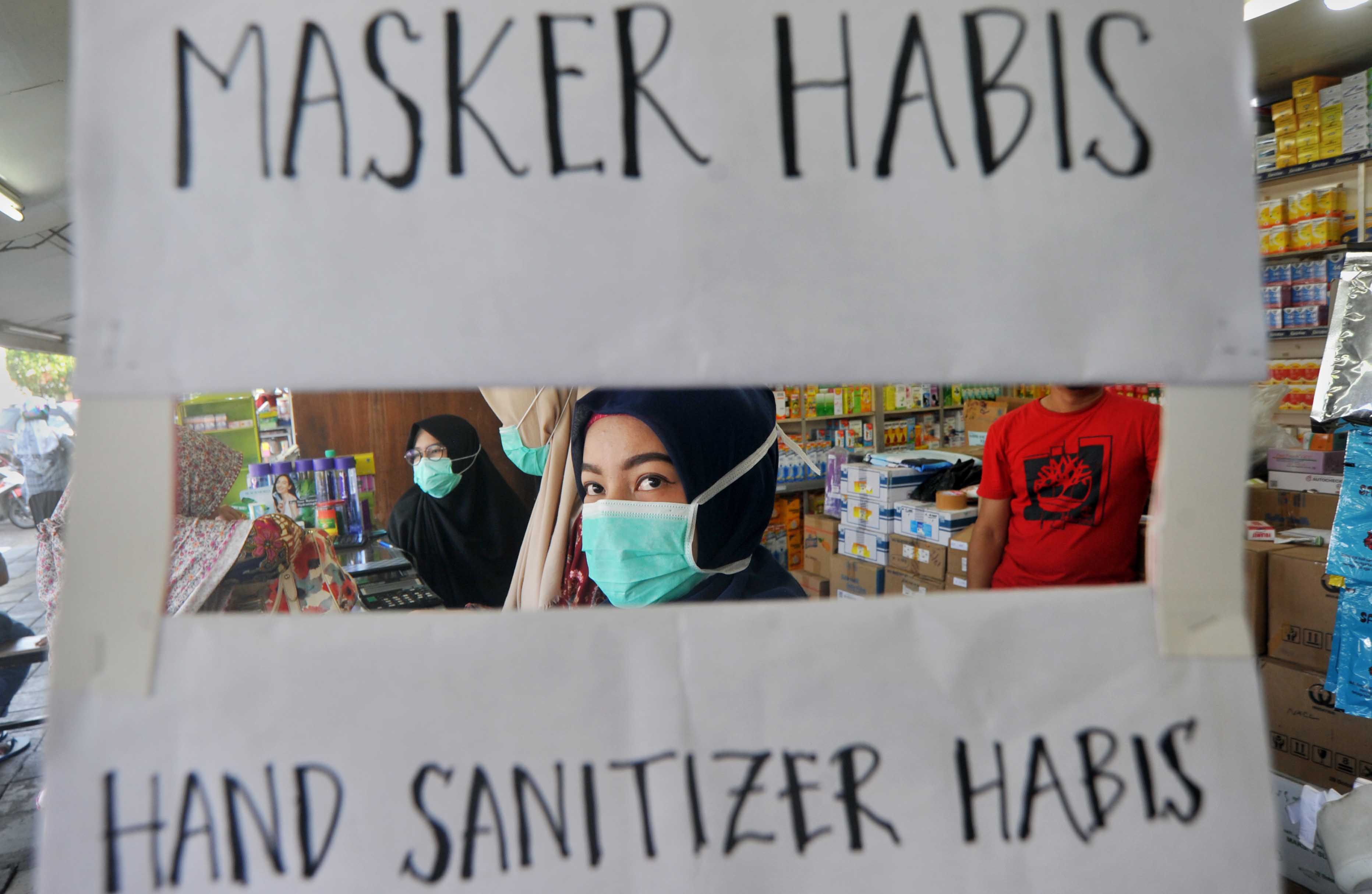 Stok Masker di Padang Habis