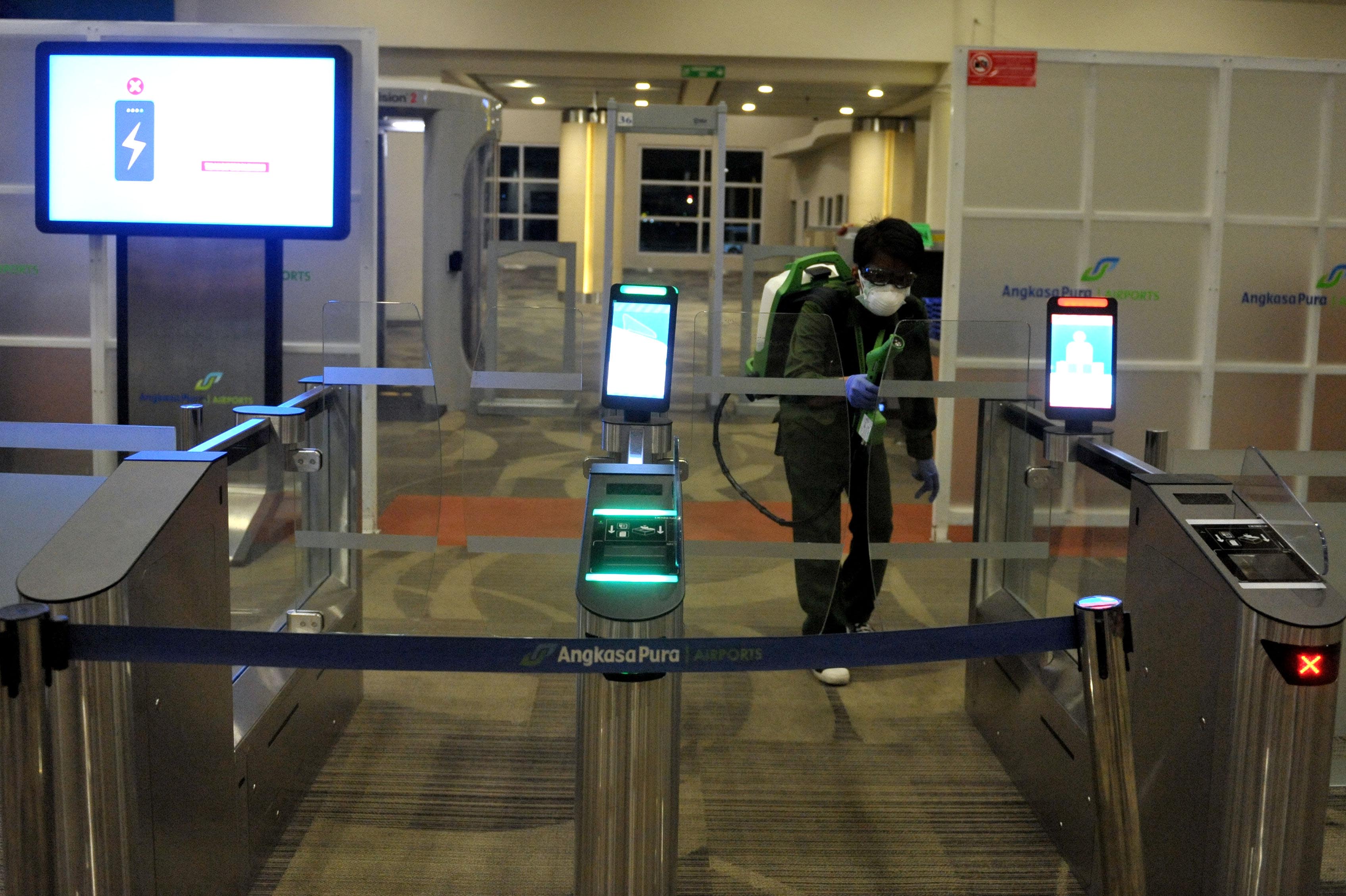 Desinfeksi Bandara Ngurah Rai