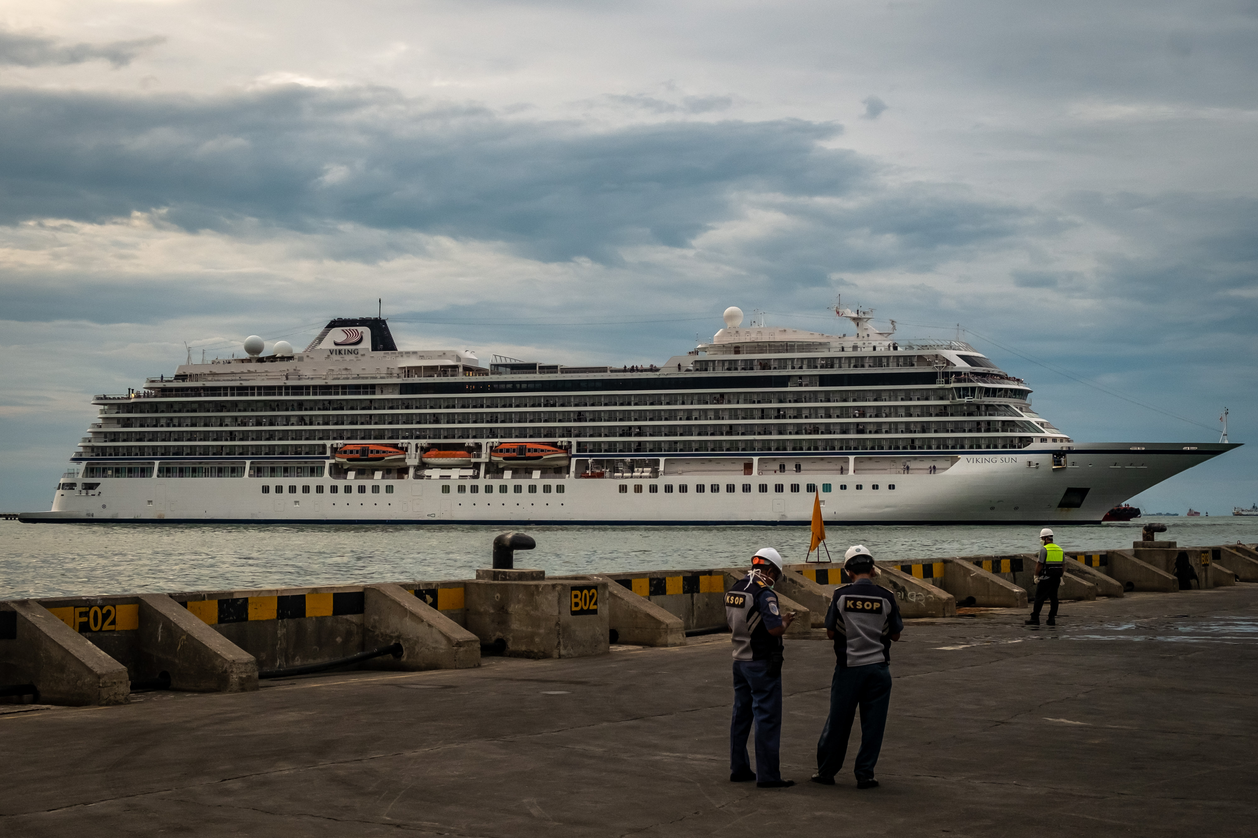 Kapal Periar Viking Sun Bersandar di Semarang