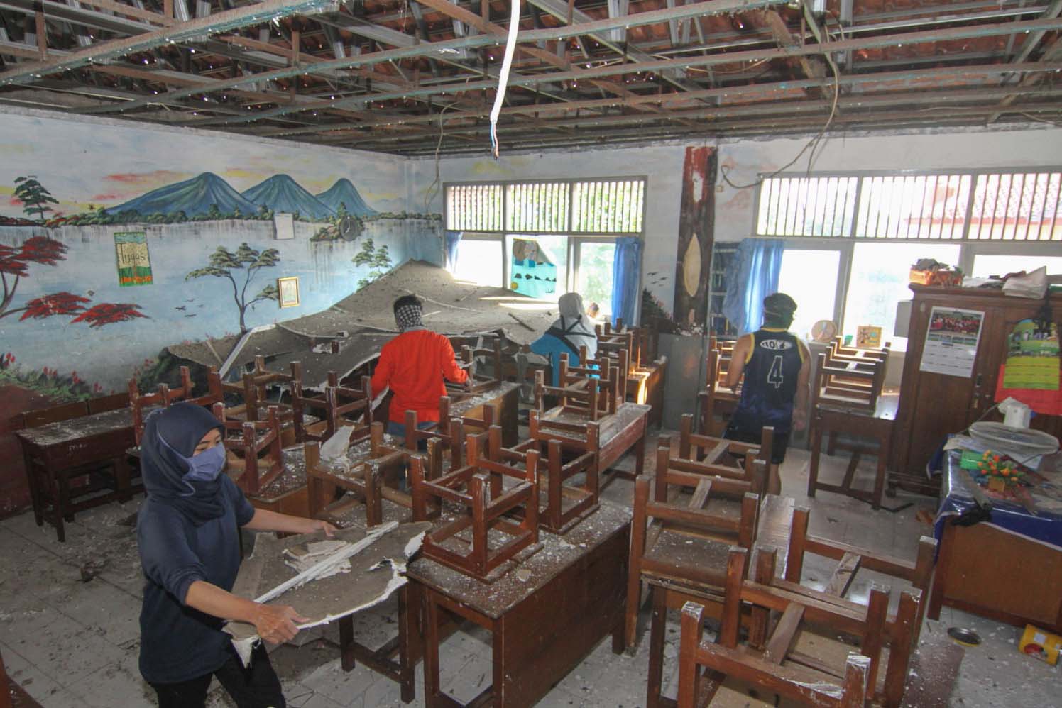 Ruang Kelas Rusak Karena Hujan dan Angin Kencang