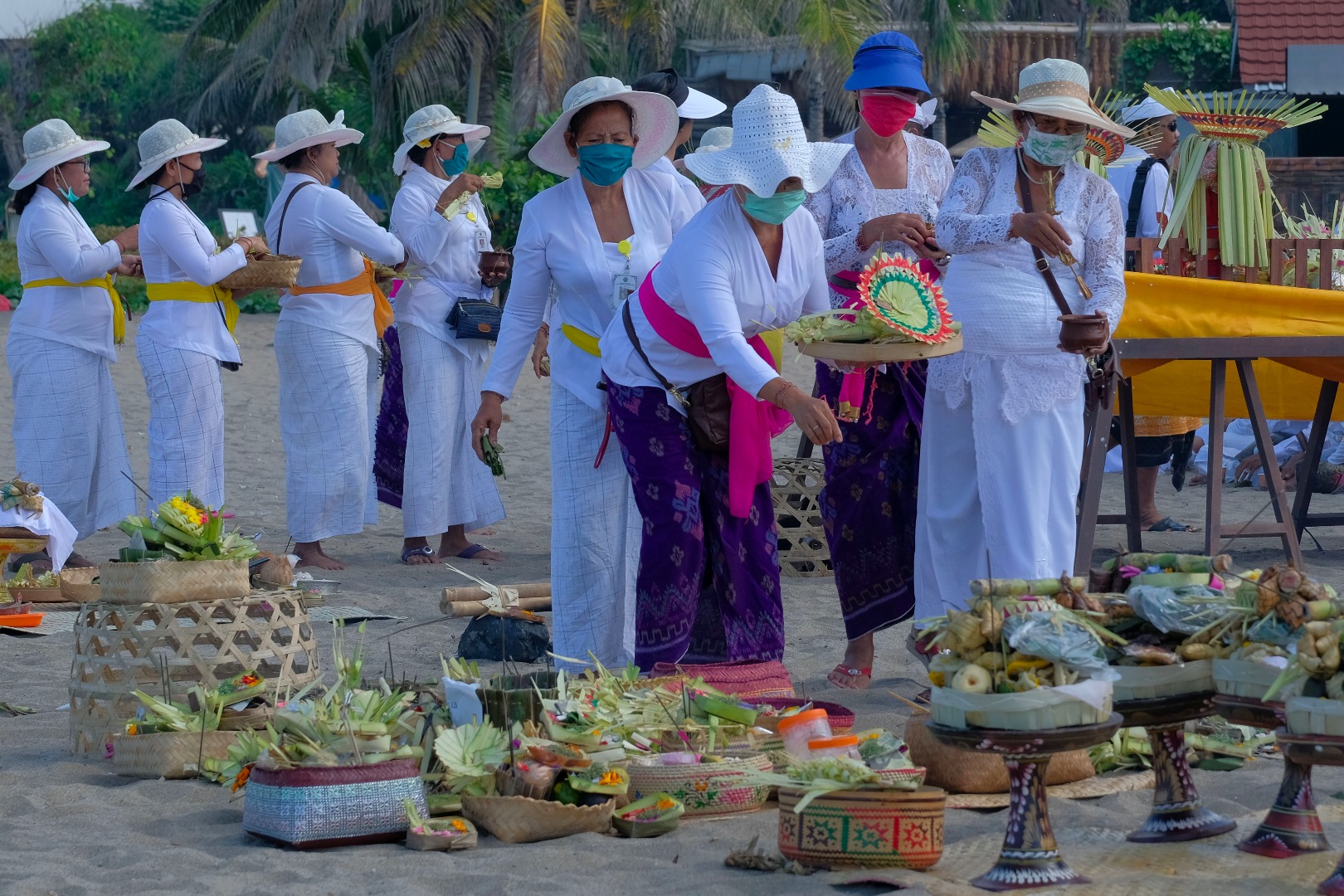Upacara Melasti Dalam Bayang-Bayang Korona