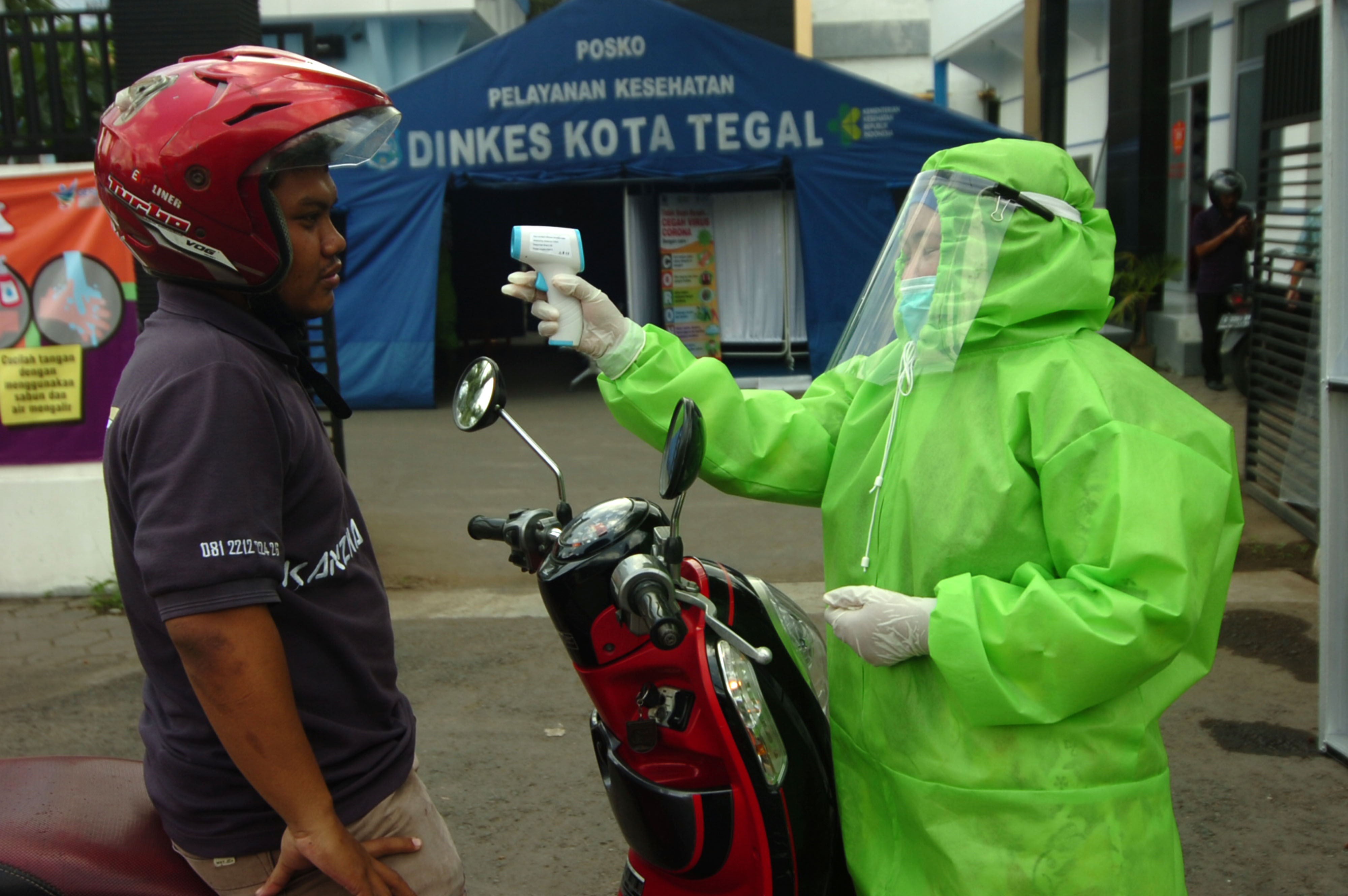 Periksaan Kesehatan di Pintu Masuk Tegal