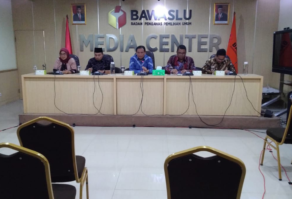 Bangku Kosong Saat Konpers Bawaslu 