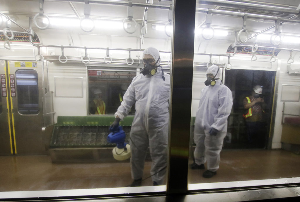 Gerbong KRL Dibersihkan Antisipasi Virus Korona