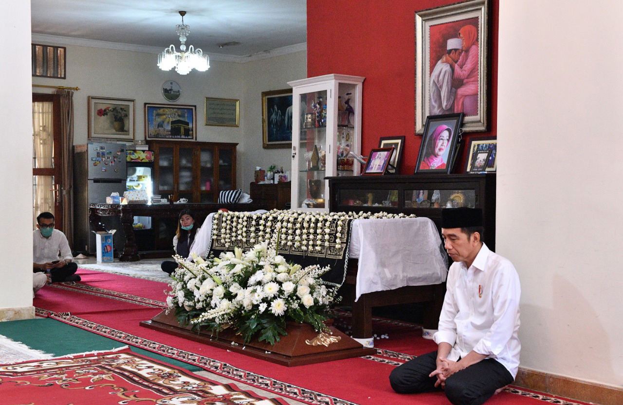 Ibunda Presiden Jokowi Disemayamkan di Makam Keluarga