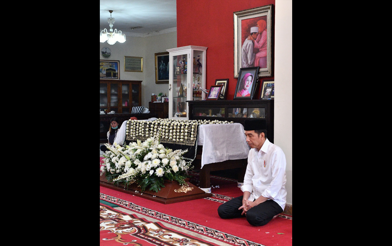 Ibunda Presiden Jokowi Disemayamkan di Makam Keluarga