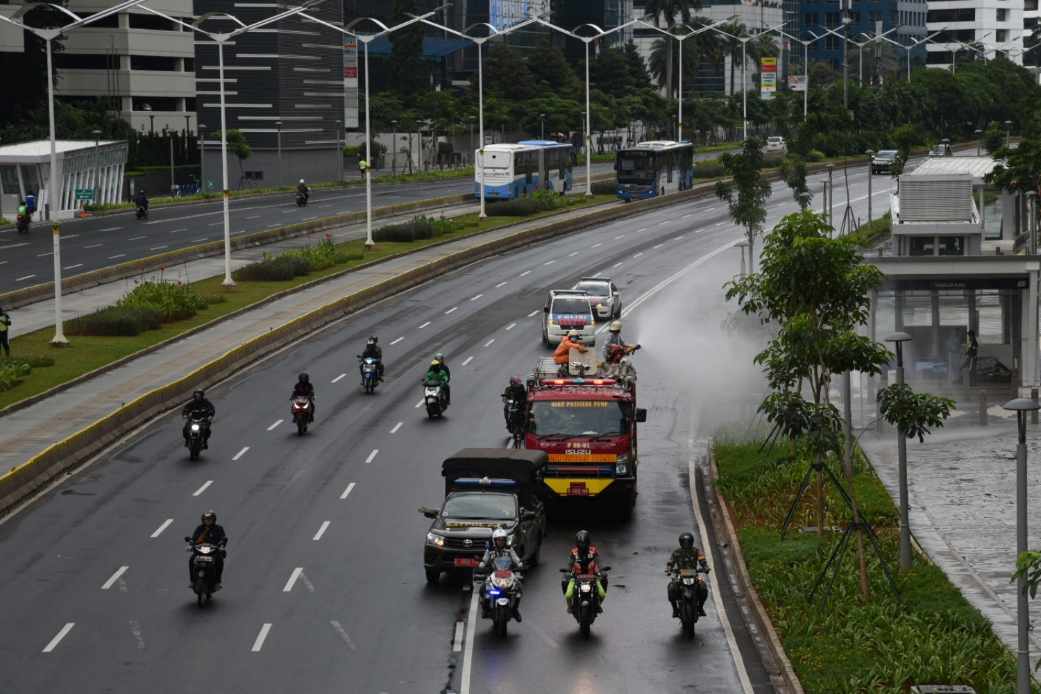 Penyemprotan Disinfektan Secara Masif di Jakarta