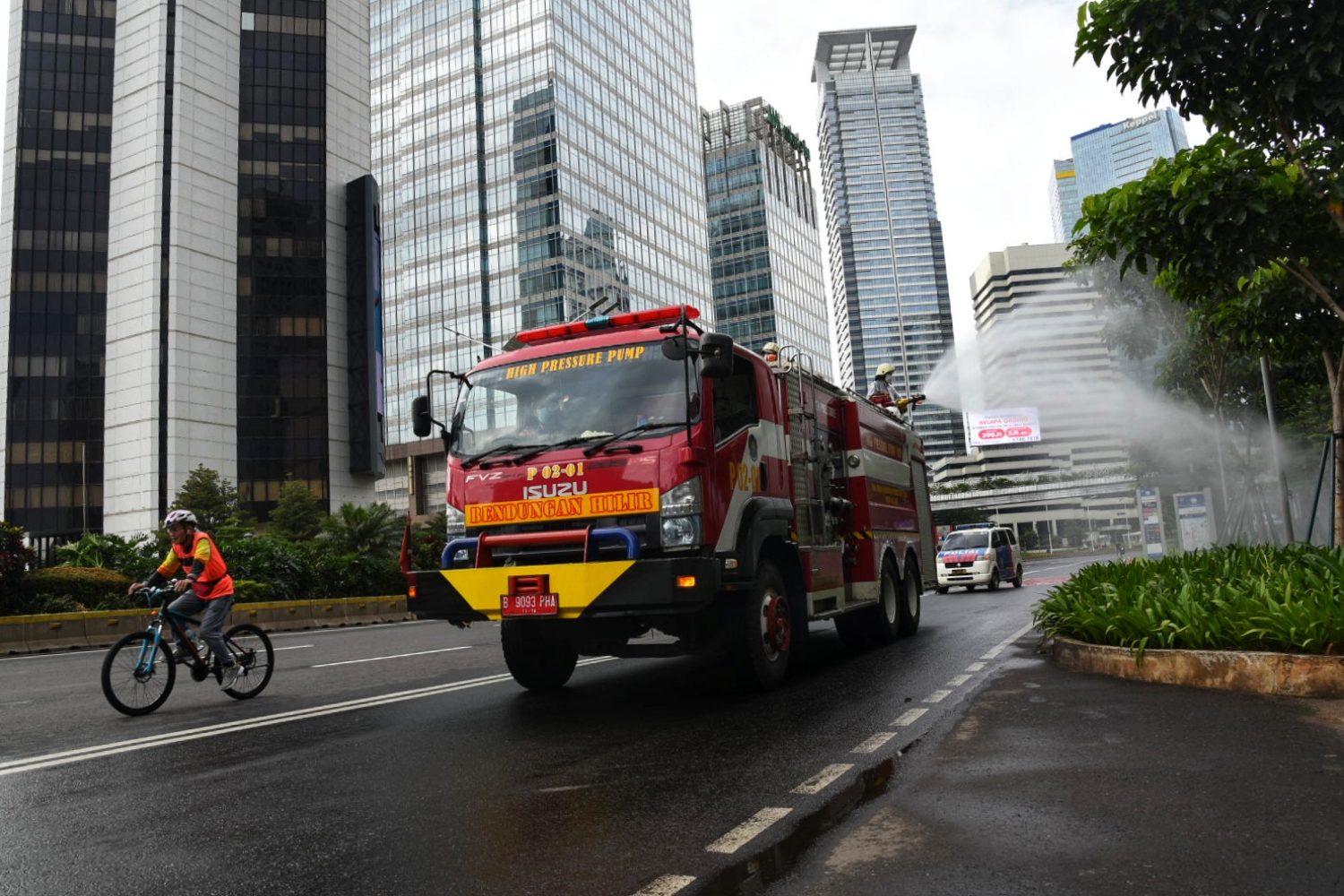 Penyemprotan Disinfektan Secara Masif di Jakarta