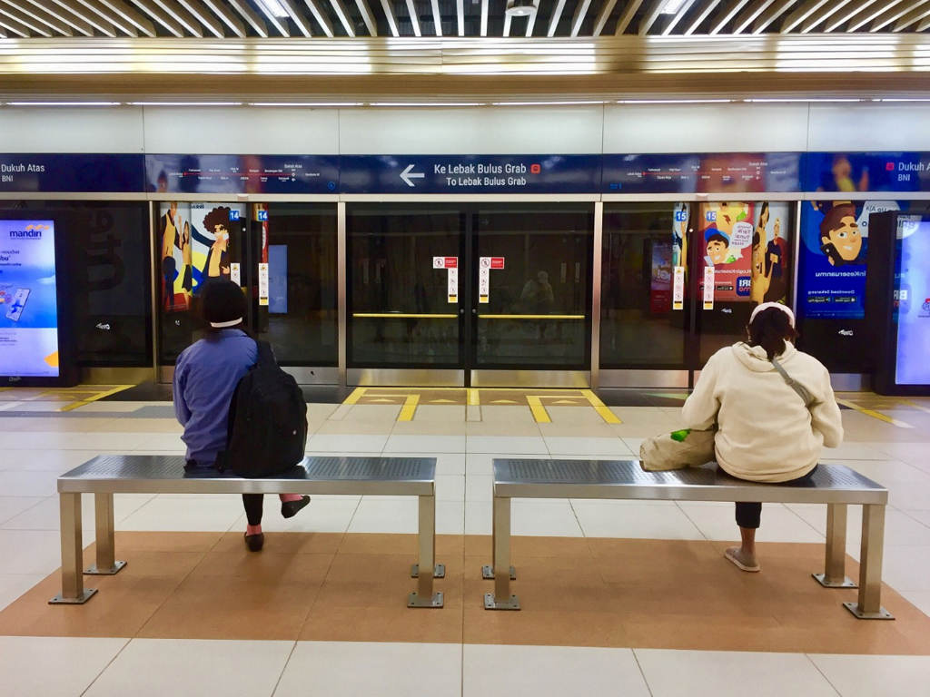 Social Distancing  di  MRT